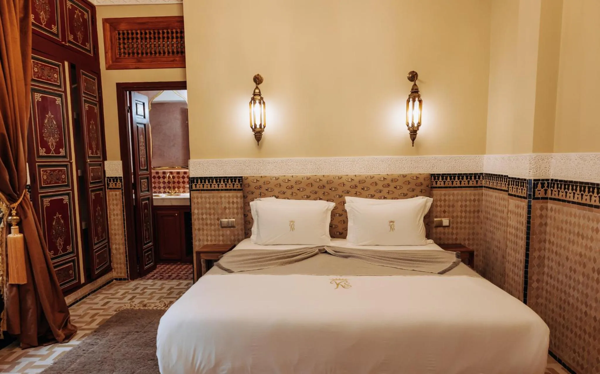 Bed in Riad Ksar Al Amal & Spa
