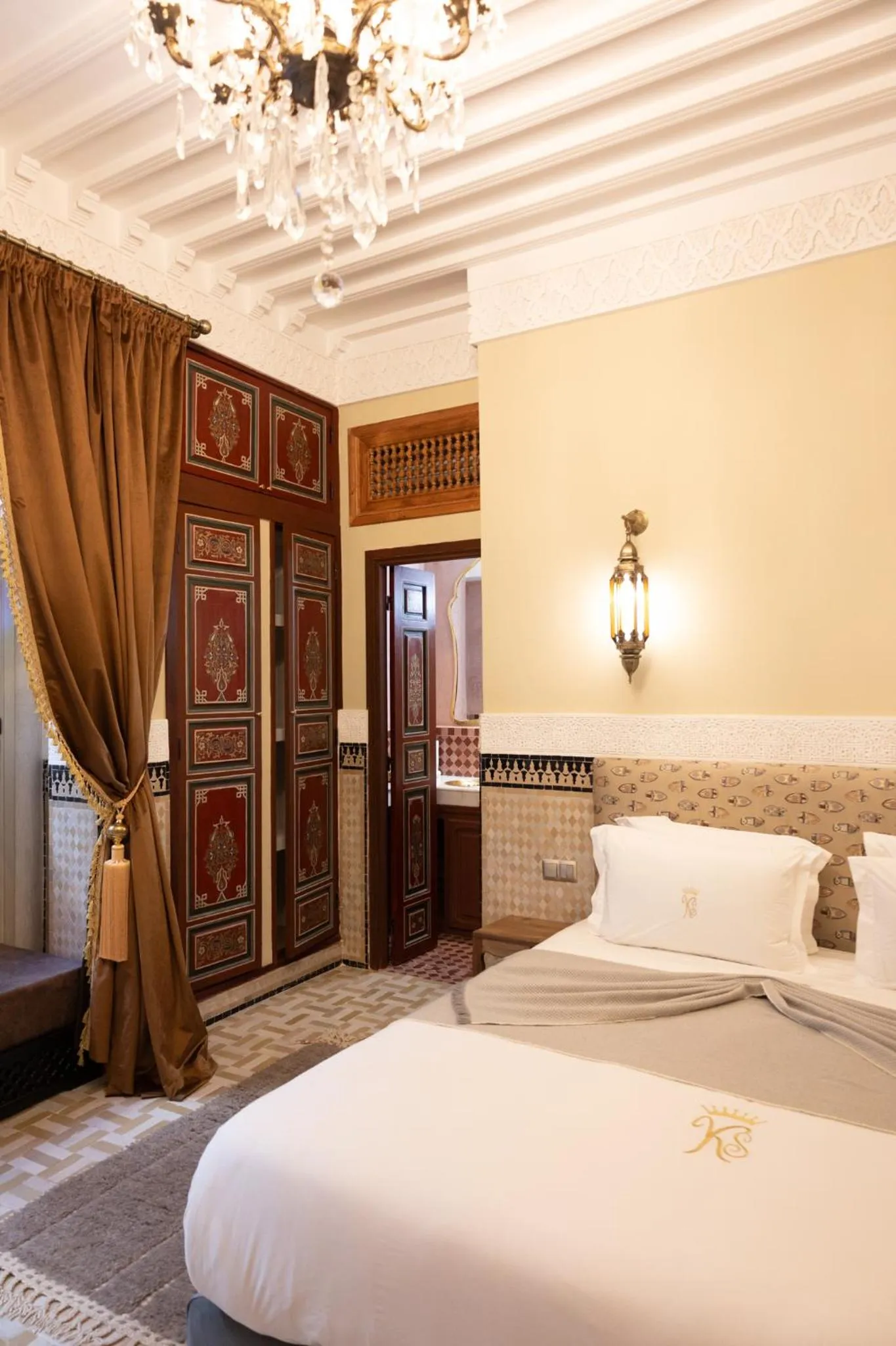 Bed in Riad Ksar Al Amal & Spa