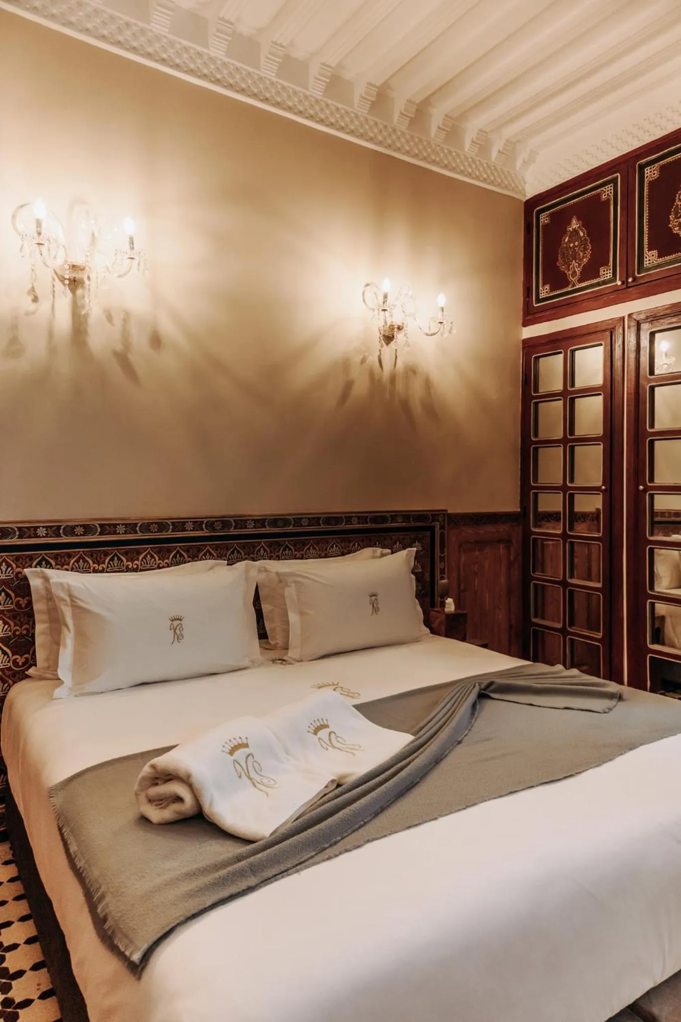Bed in Riad Ksar Al Amal & Spa