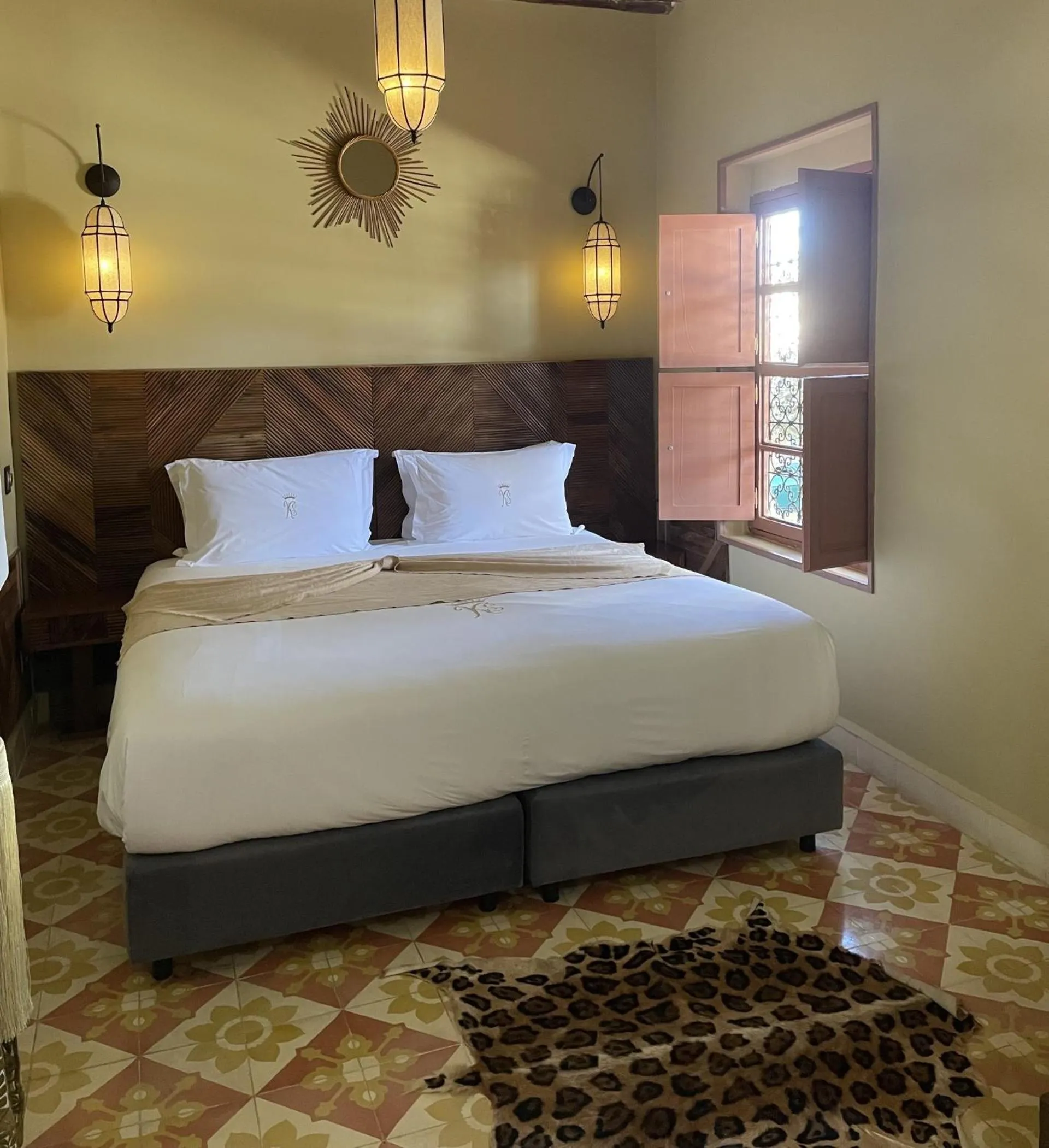 Bed in Riad Ksar Al Amal & Spa