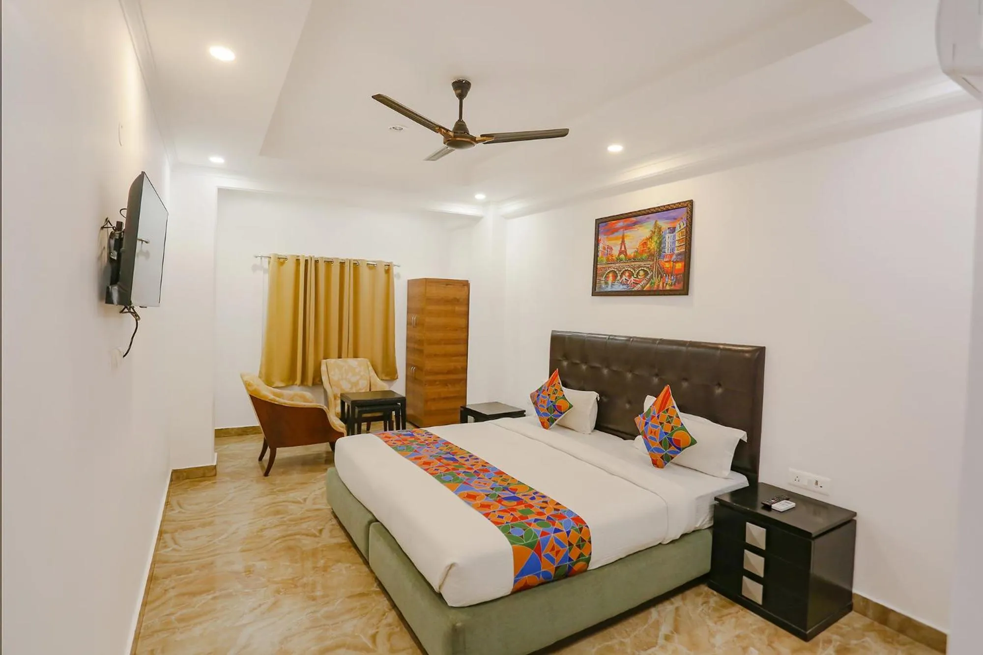 TV and multimedia, Bed in FabHotel Taj Residency