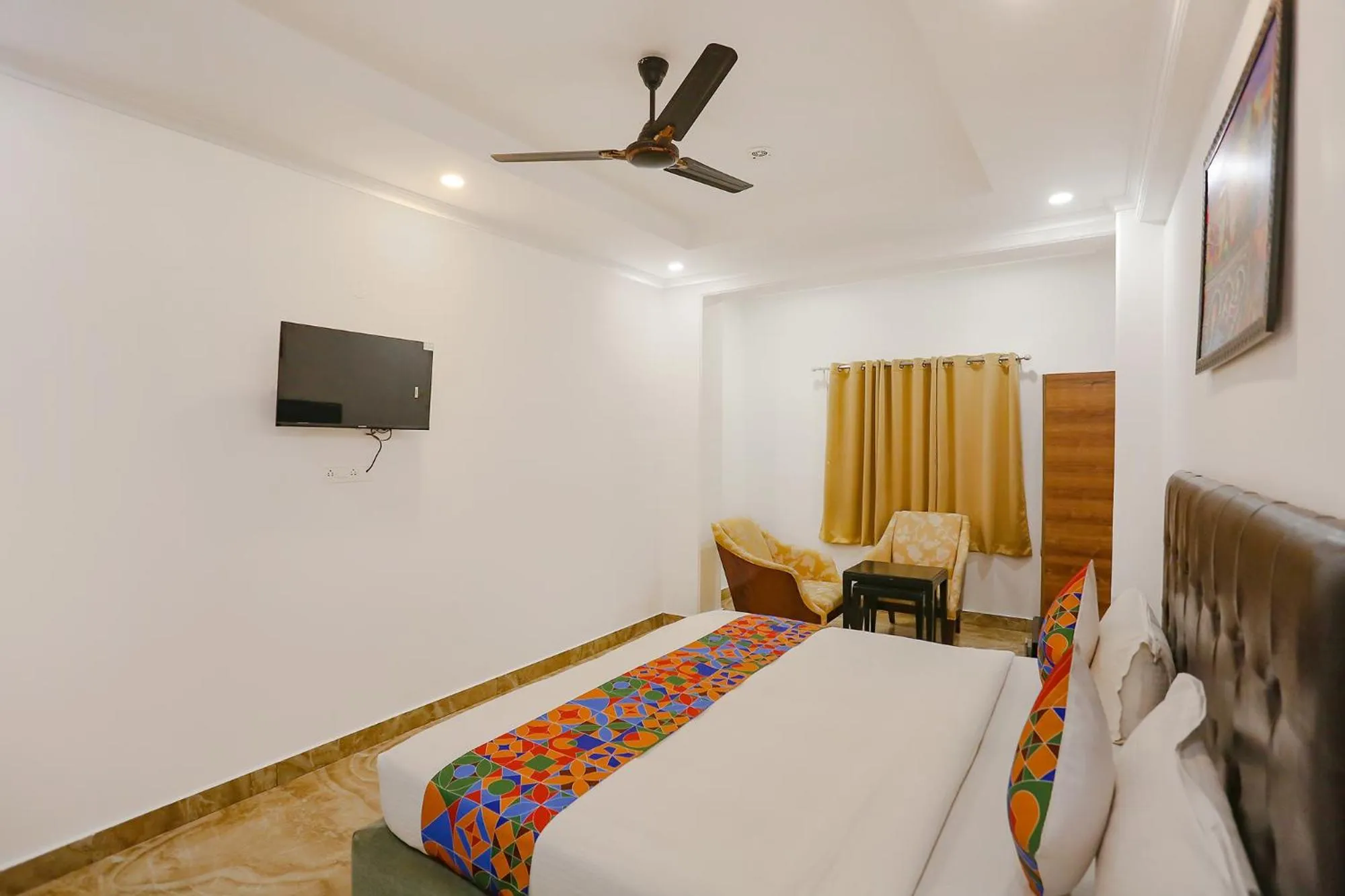TV and multimedia, Bed in FabHotel Taj Residency