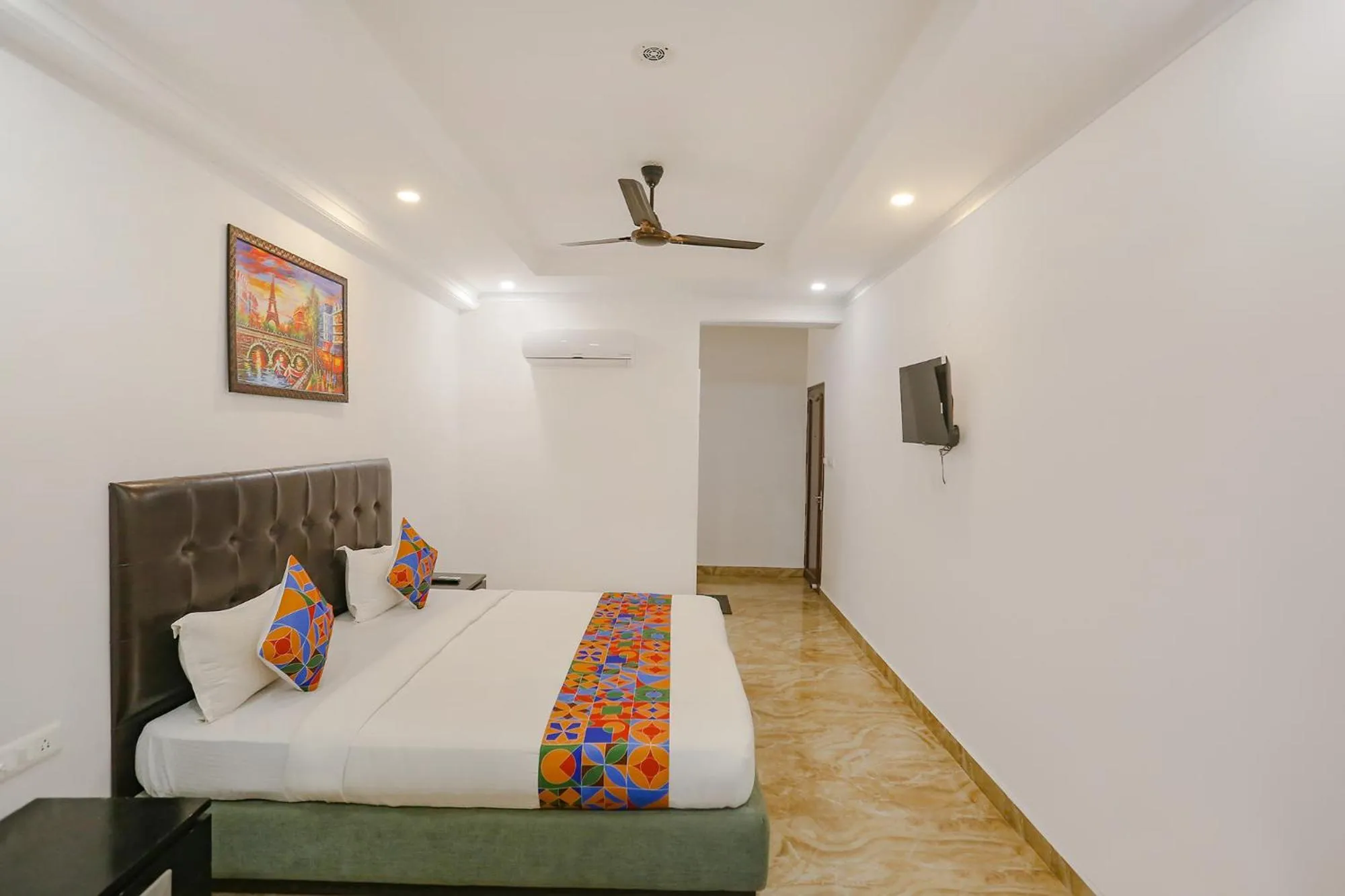 TV and multimedia, Bed in FabHotel Taj Residency