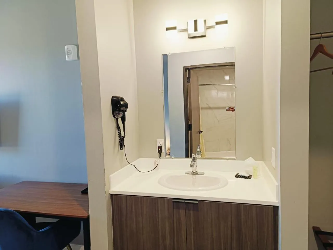 Bathroom in Champion Inn Motel By OYO Hwy 59 Shepherd