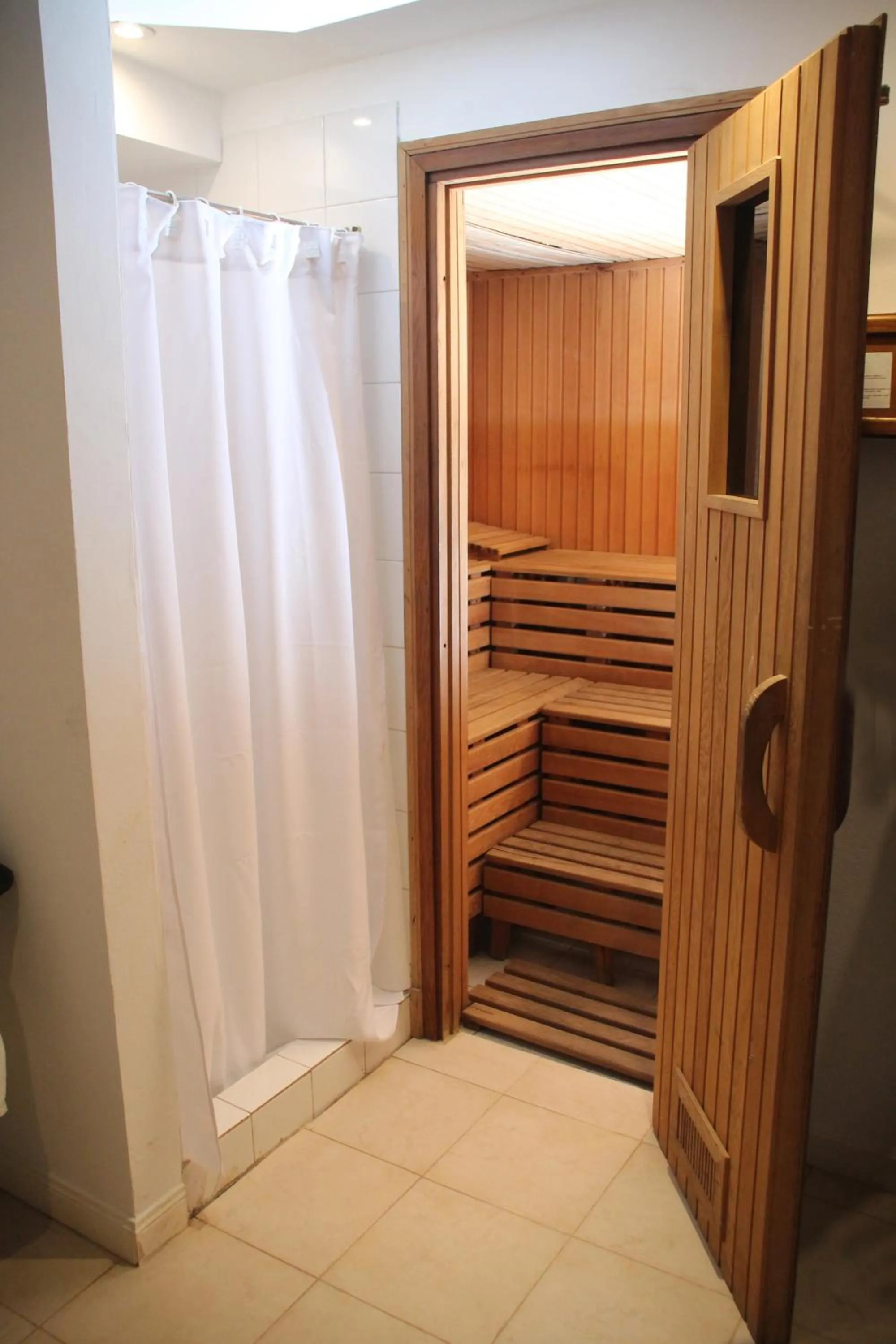 Sauna in Gardi Hotel & Suites