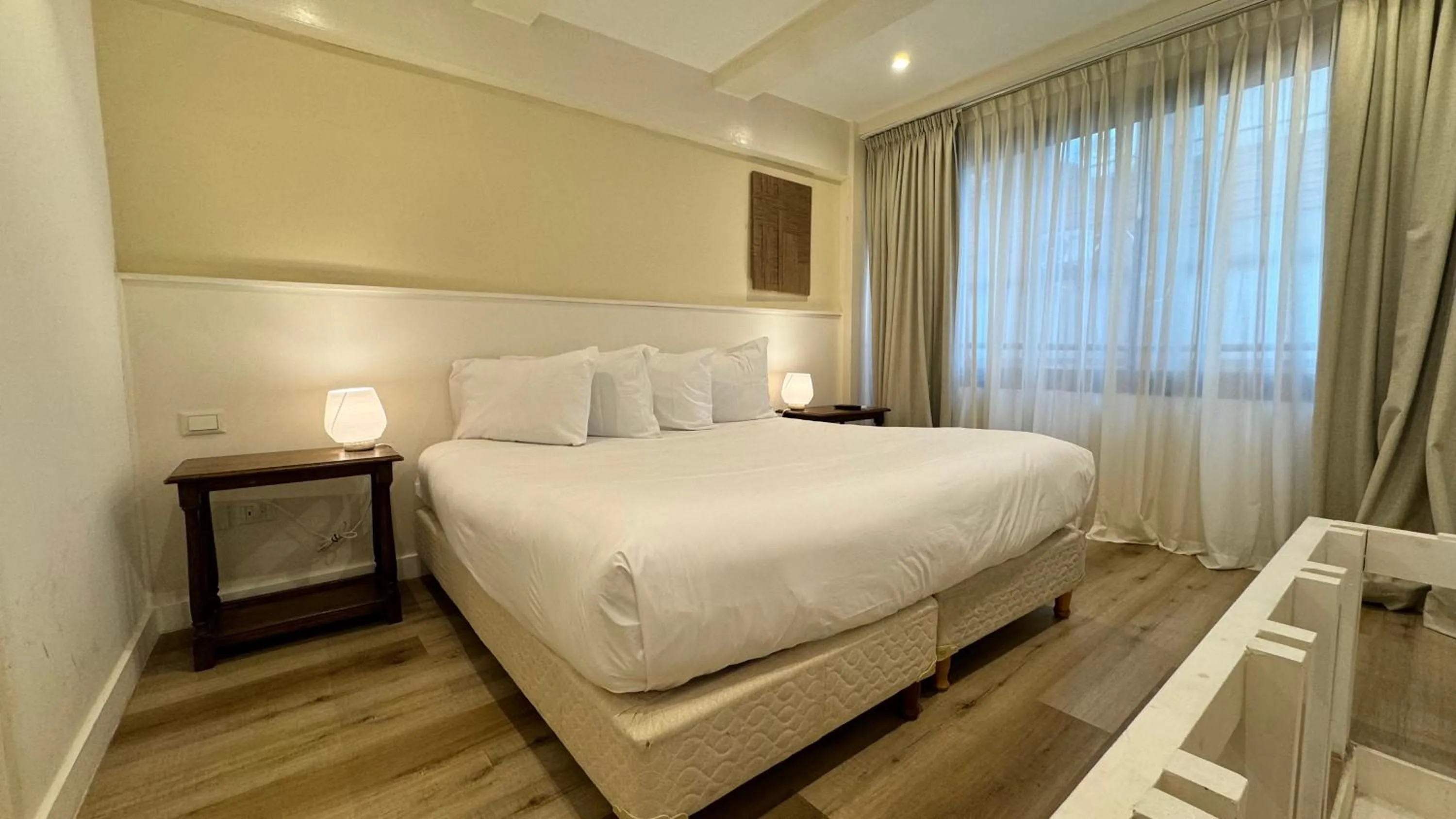 Bed in Gardi Hotel & Suites
