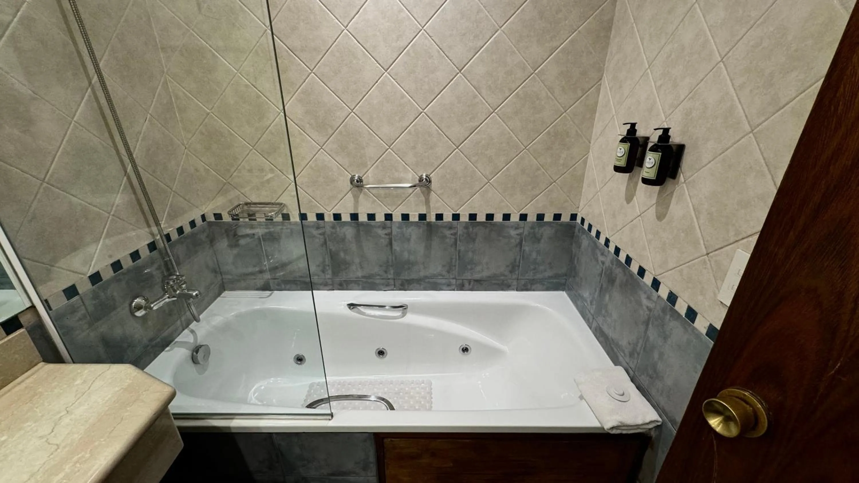 Bathroom in Gardi Hotel & Suites