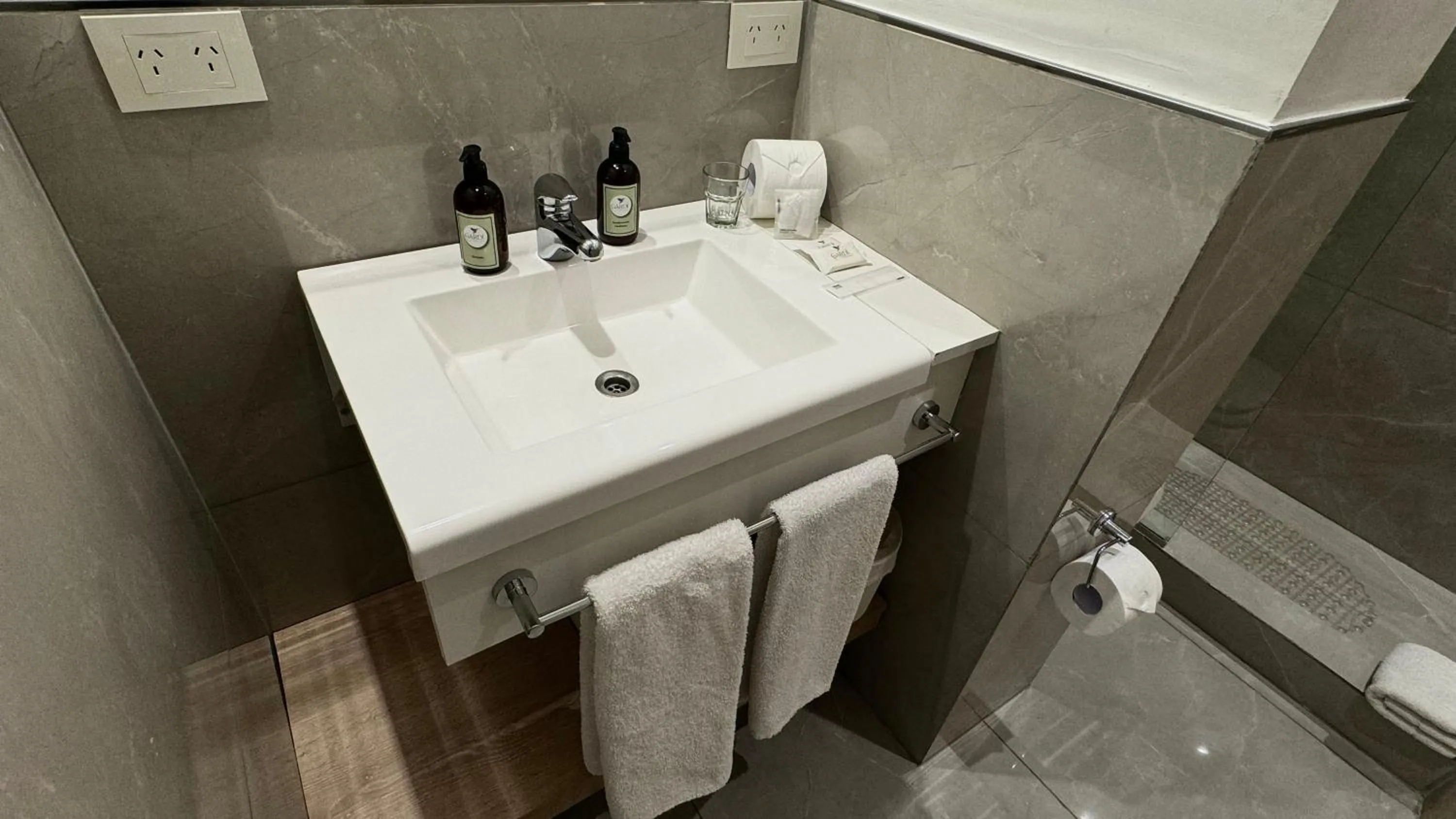 Bathroom in Gardi Hotel & Suites