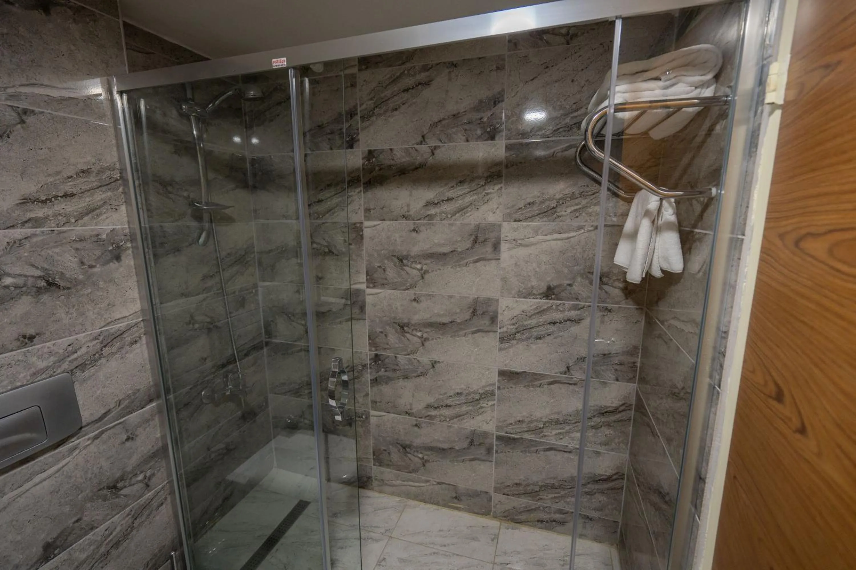 Shower in The Green Park Taksim