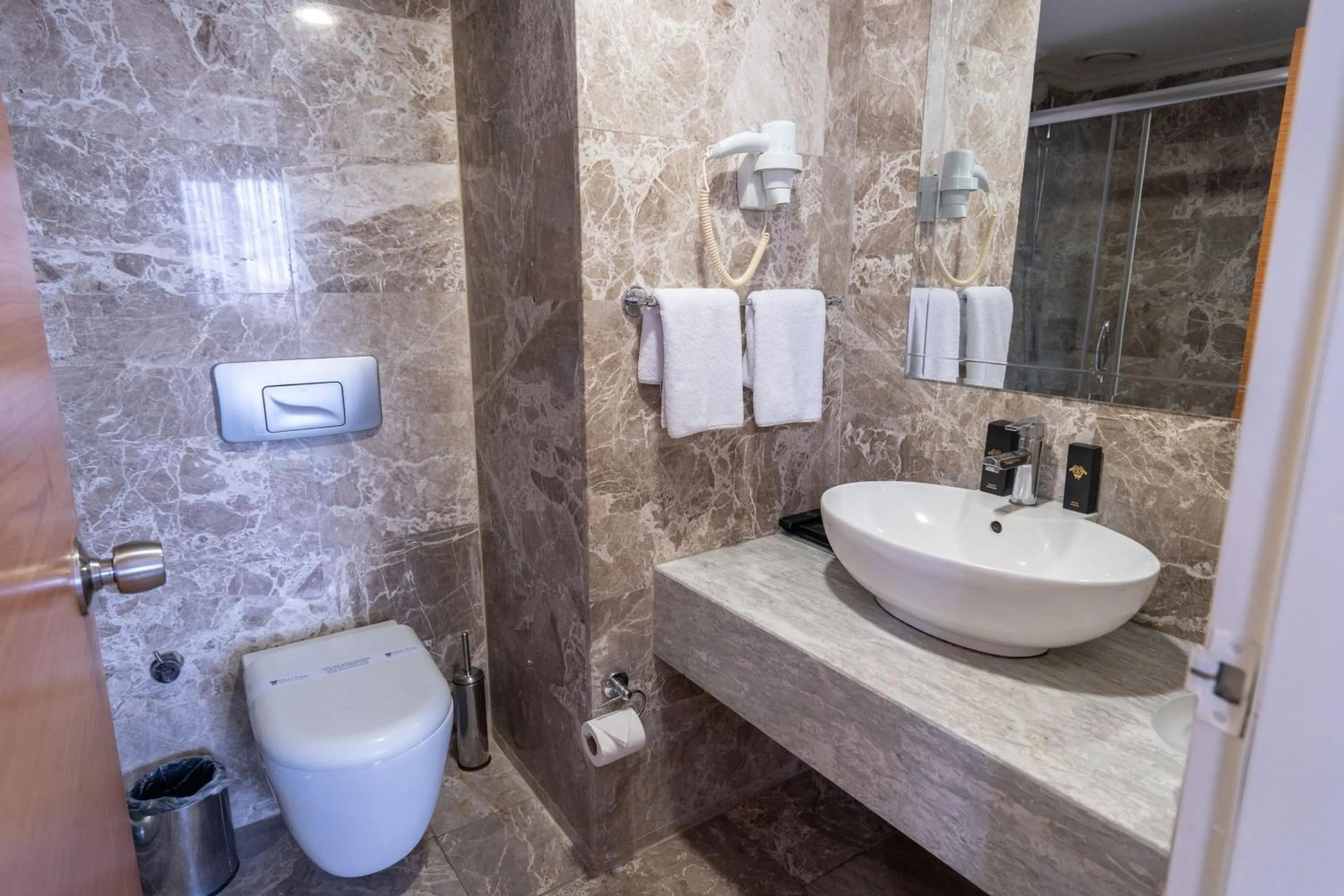 Toilet in The Green Park Taksim