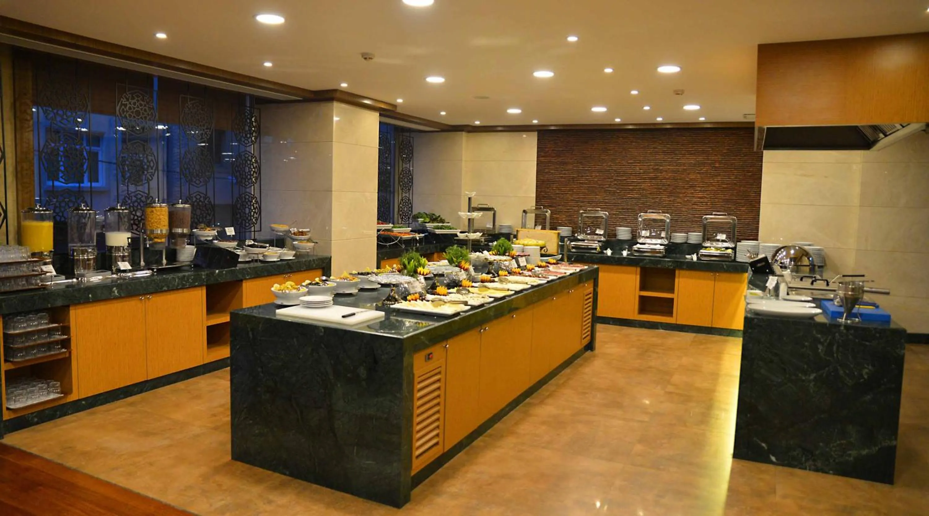 Restaurant/places to eat in The Green Park Taksim