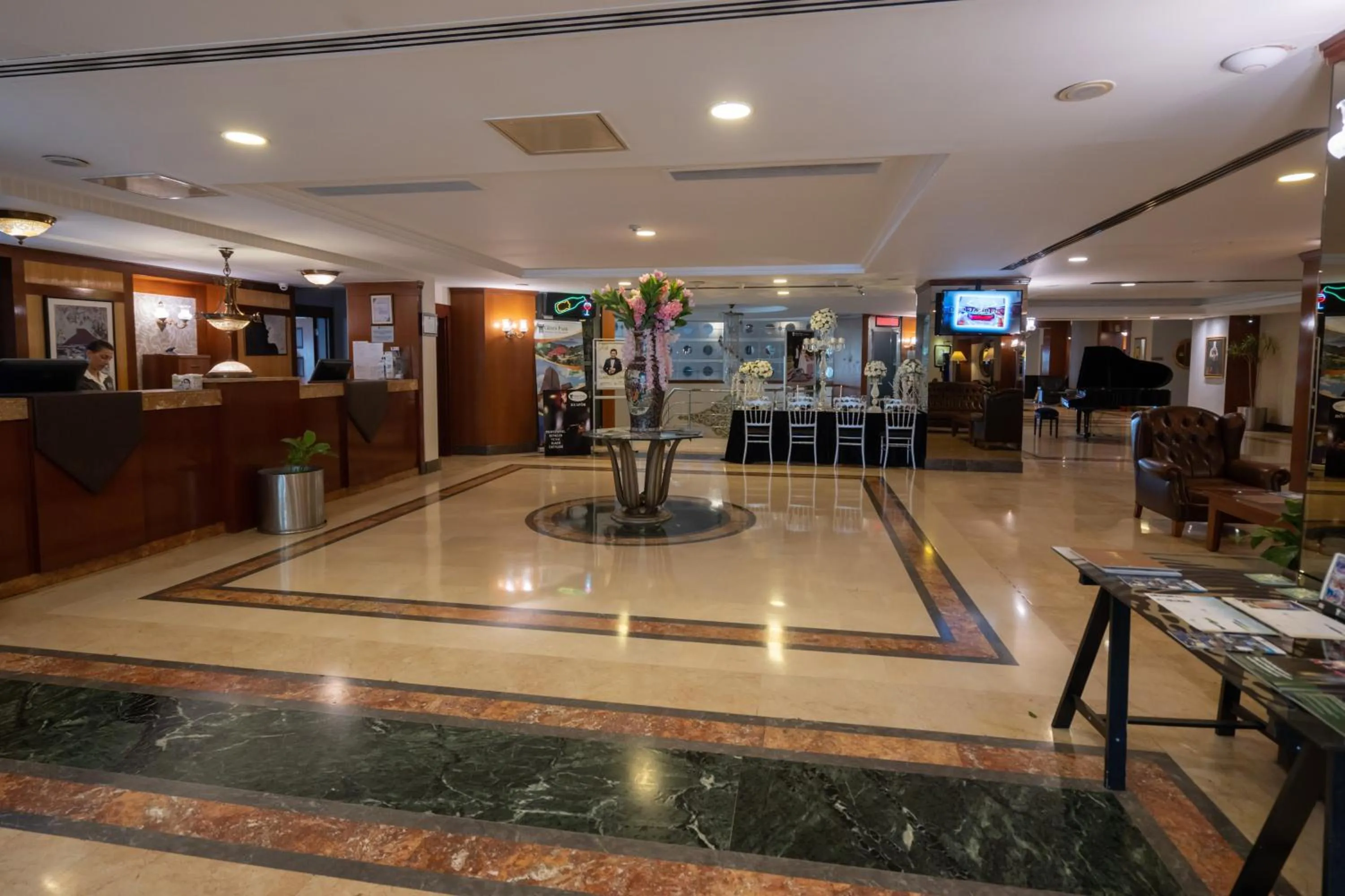 Lobby or reception in The Green Park Bostancı