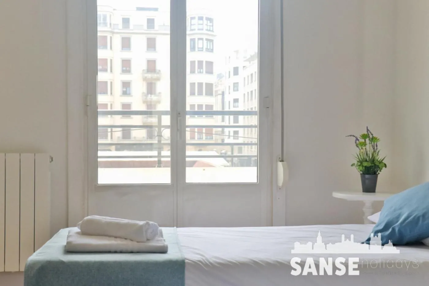 Bed in Apartamento Colón by SanSe Holidays