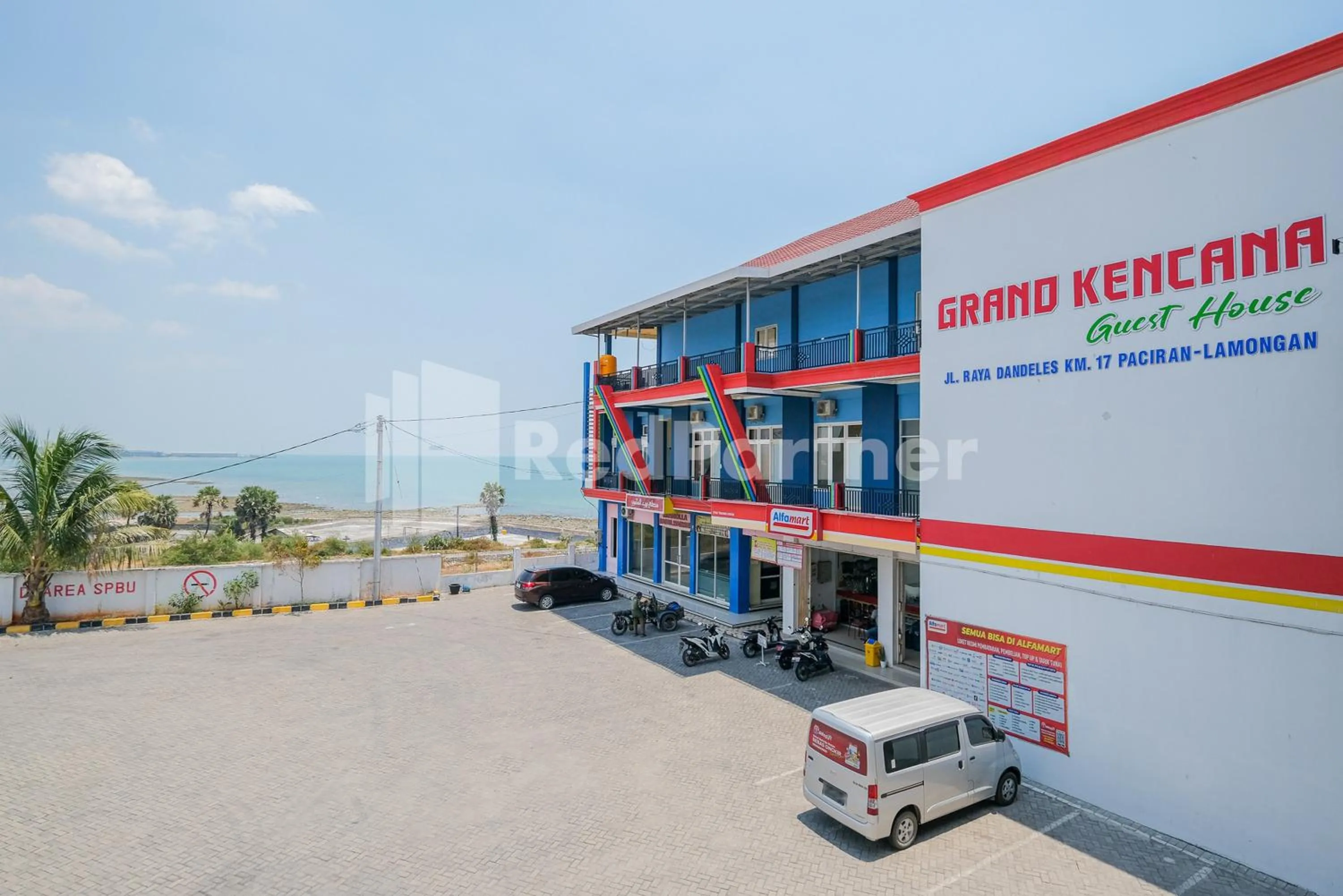 Property building in Grand Kencana Guesthouse Syariah near Wisata Bahari Lamongan