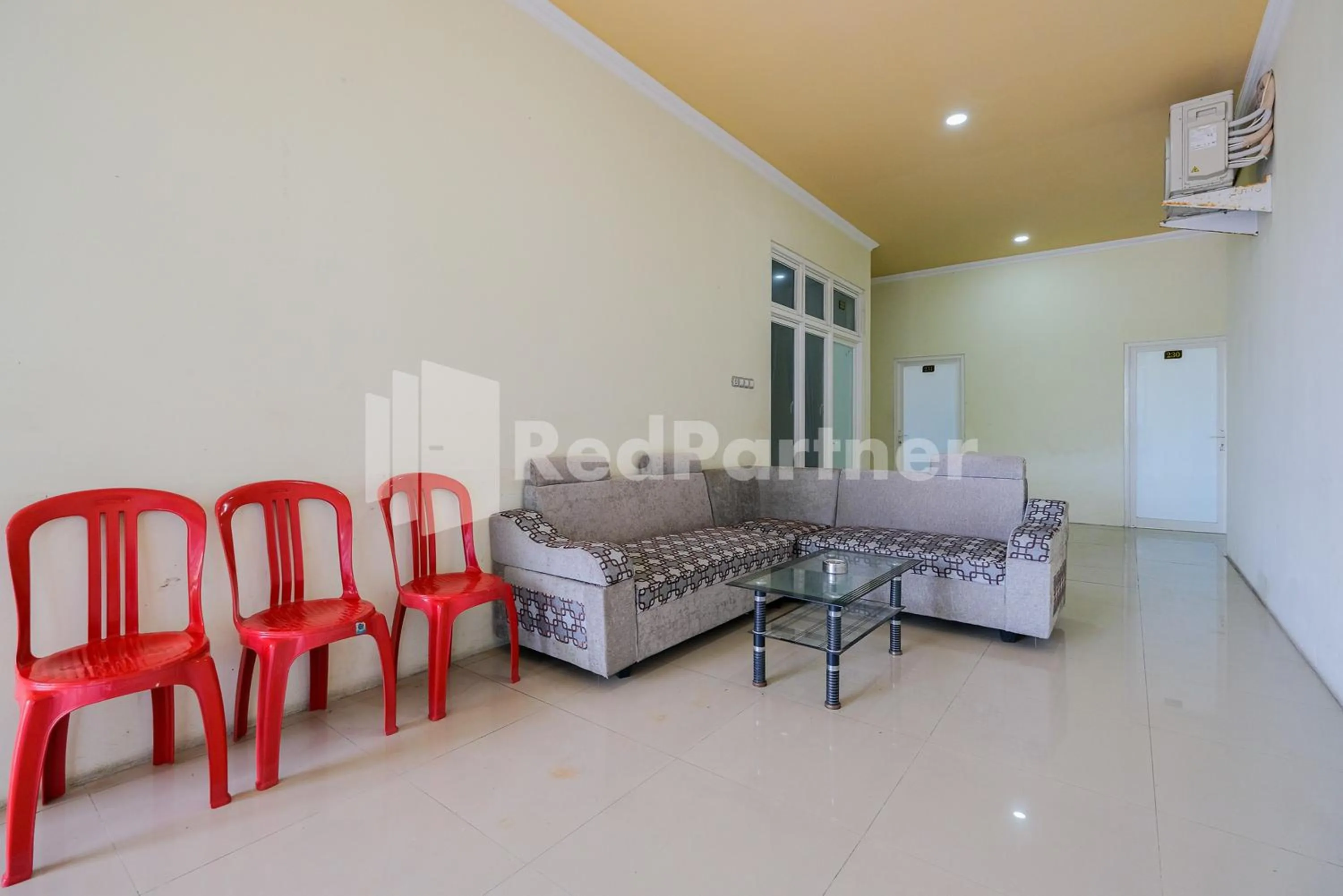 Seating area in Grand Kencana Guesthouse Syariah near Wisata Bahari Lamongan