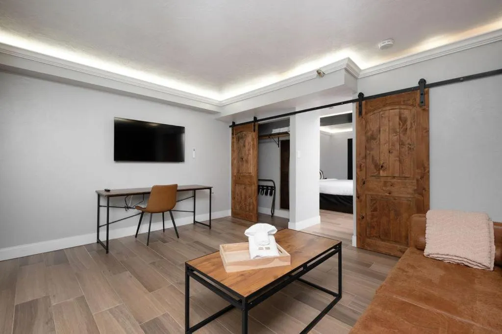 Cactus Cove Inn and Suites