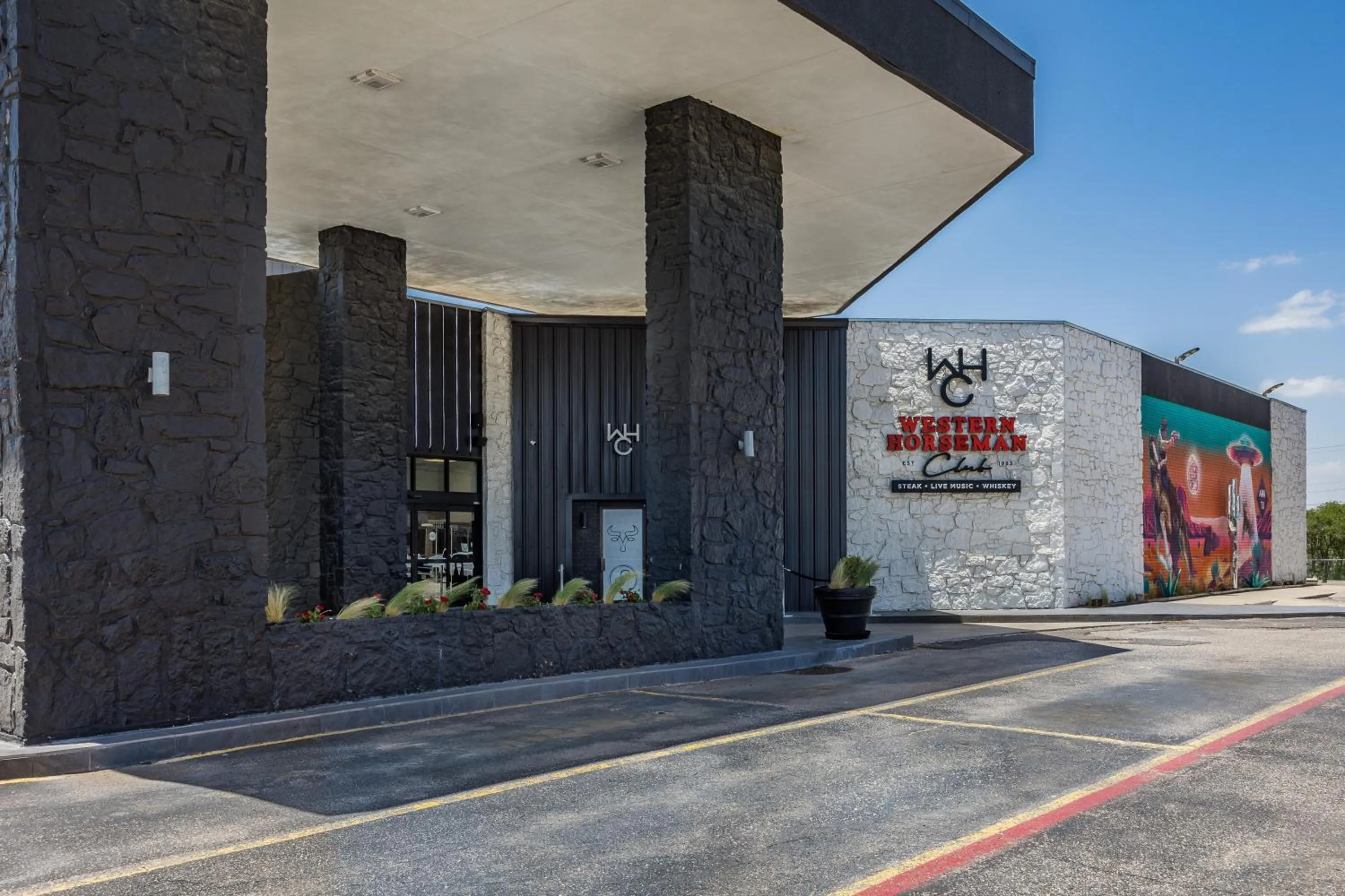 Property building in Cactus Cove Inn and Suites