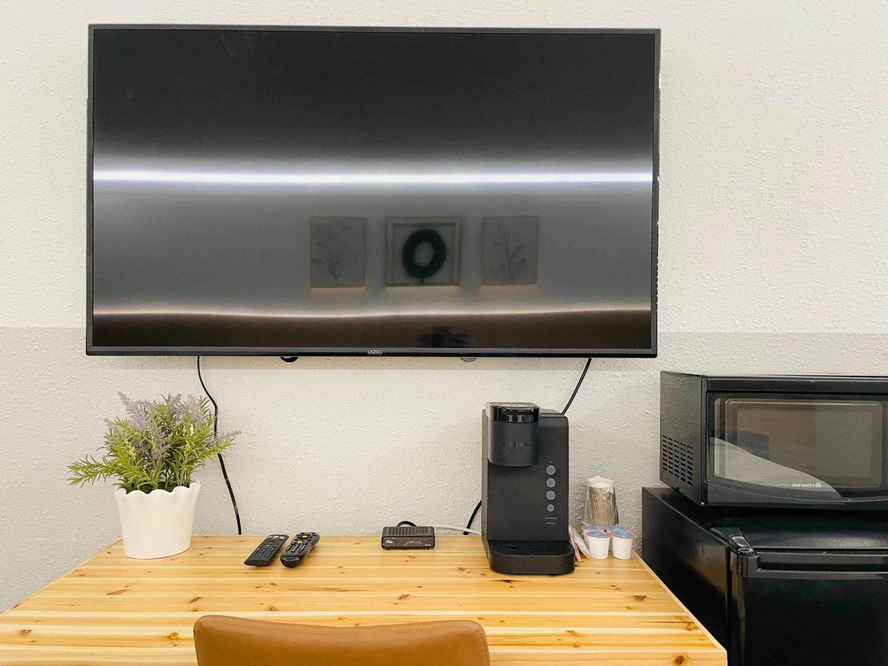 TV and multimedia in Cactus Cove Inn and Suites