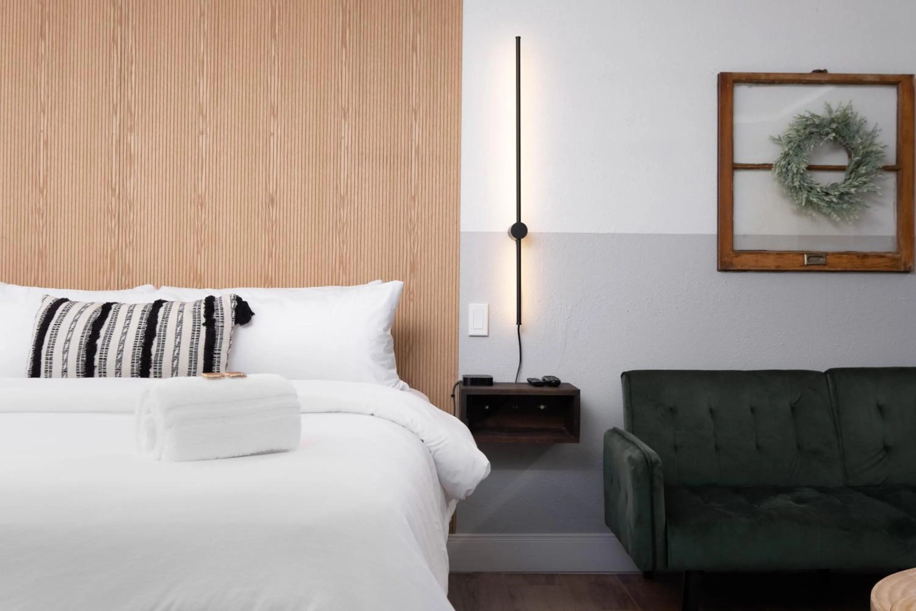 Bed in Cactus Cove Inn and Suites