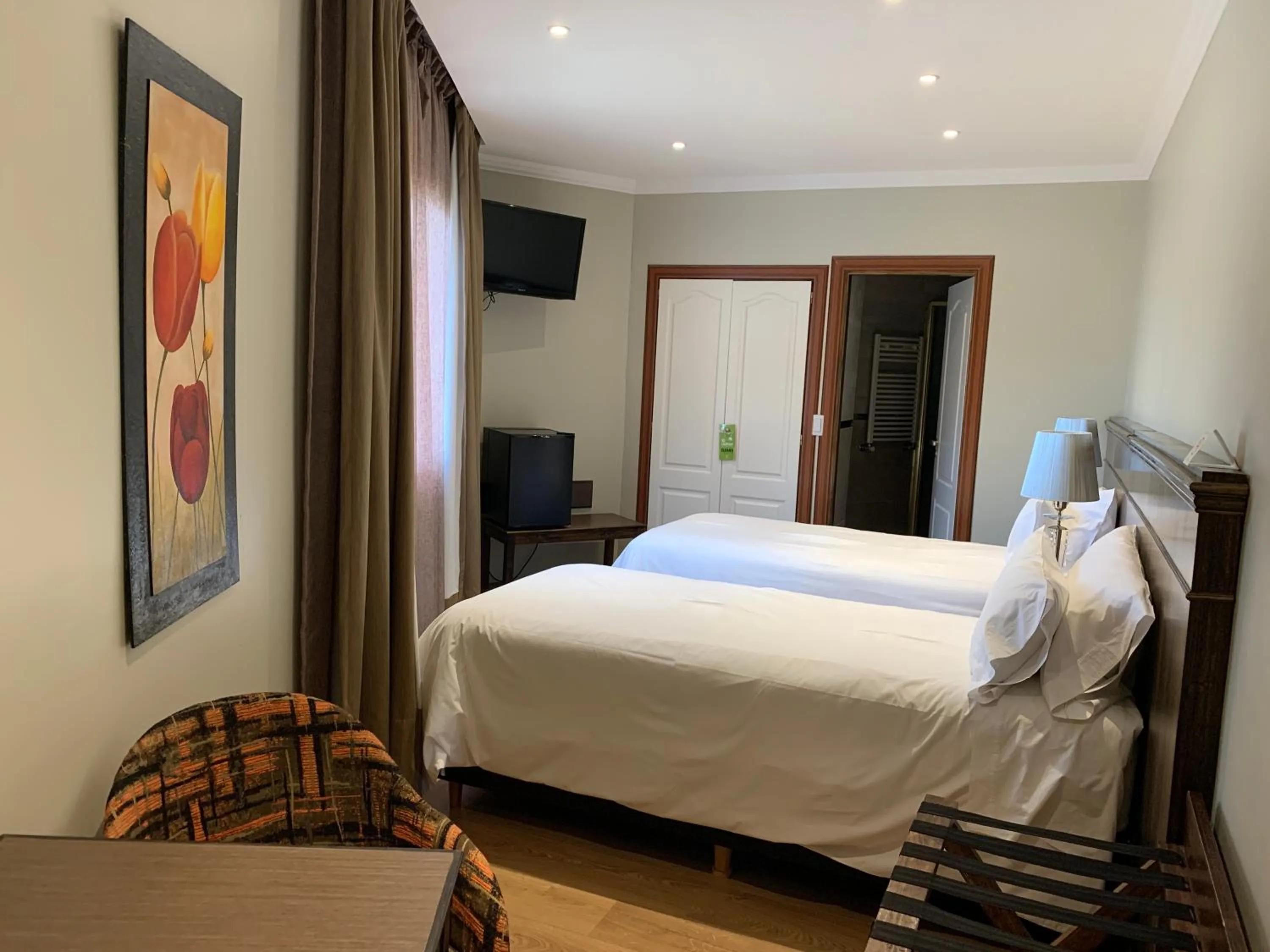 Bedroom, Bed in Chalten Suites Hotel