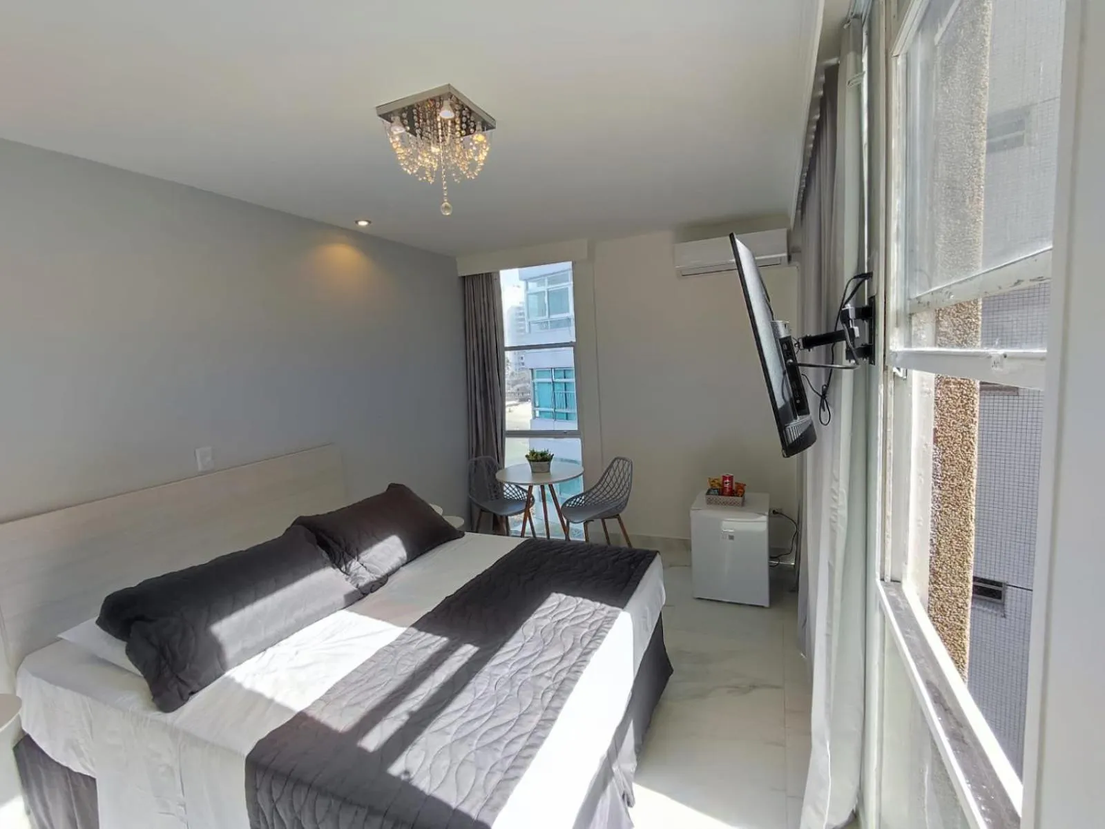 Photo of the whole room, Bed in Grand Hotel Guarujá - A sua Melhor Experiência Beira Mar na Praia!