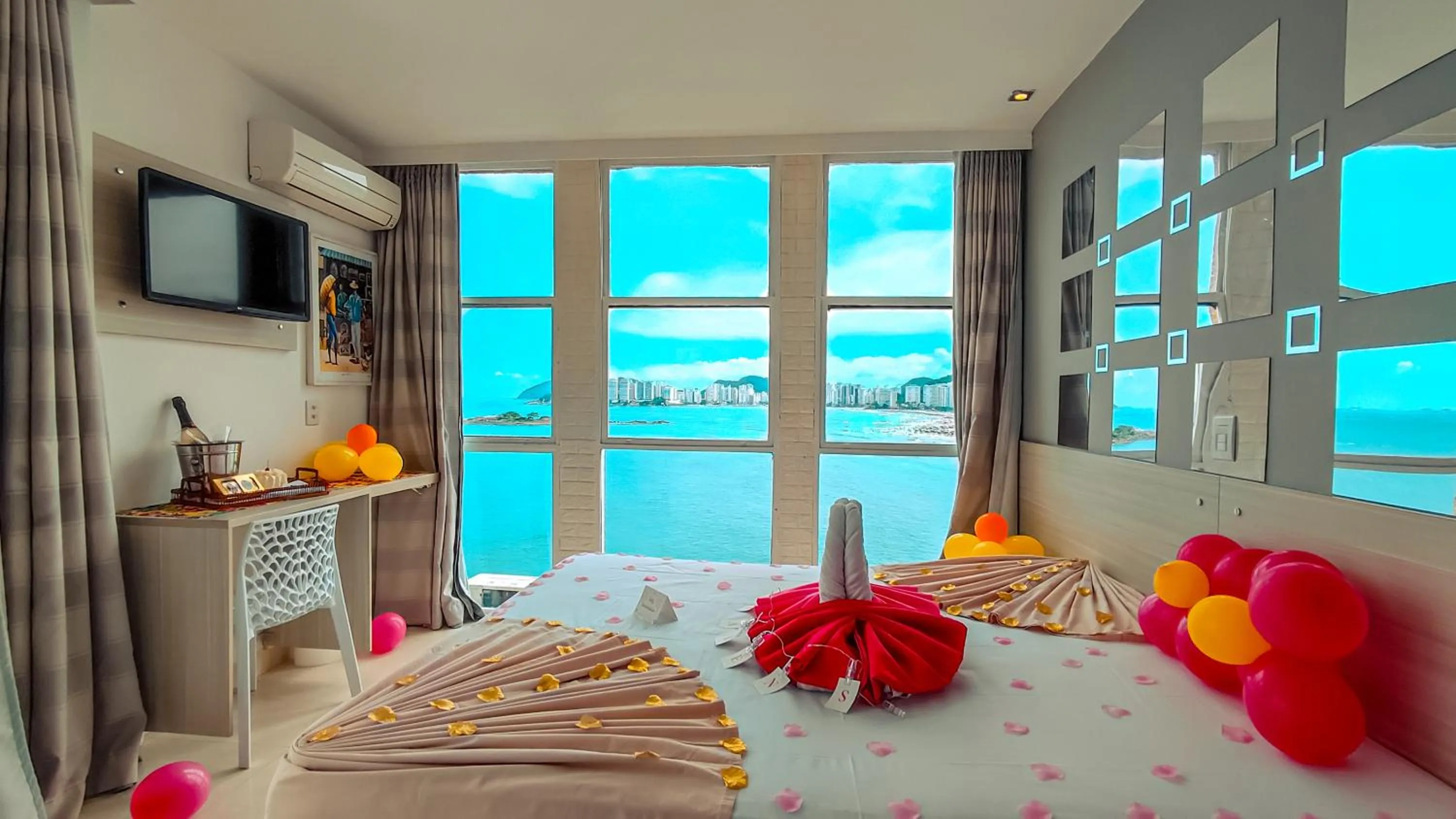 View (from property/room), Bed in Grand Hotel Guarujá - A sua Melhor Experiência Beira Mar na Praia!