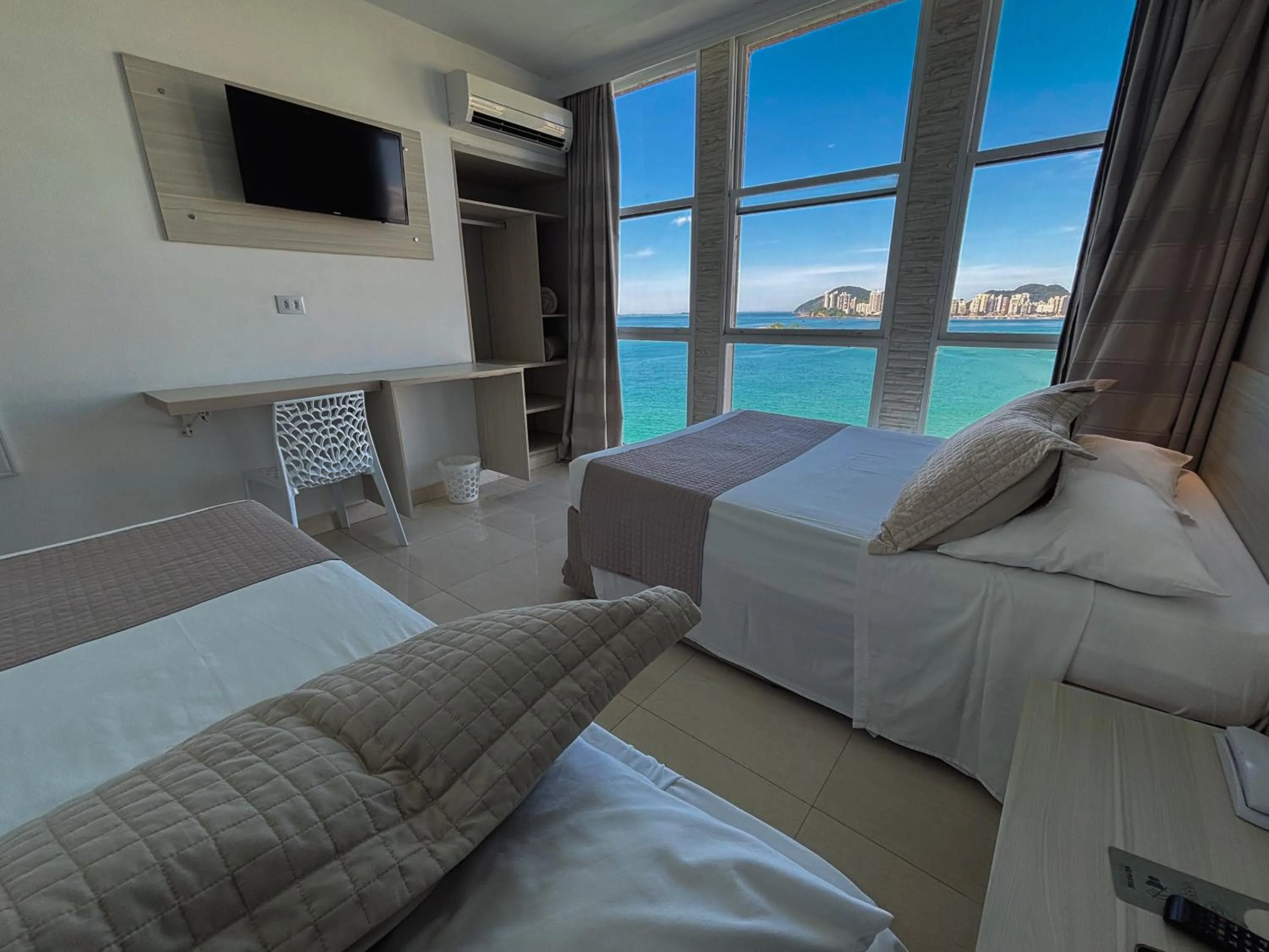 Bed in Grand Hotel Guarujá - A sua Melhor Experiência Beira Mar na Praia!