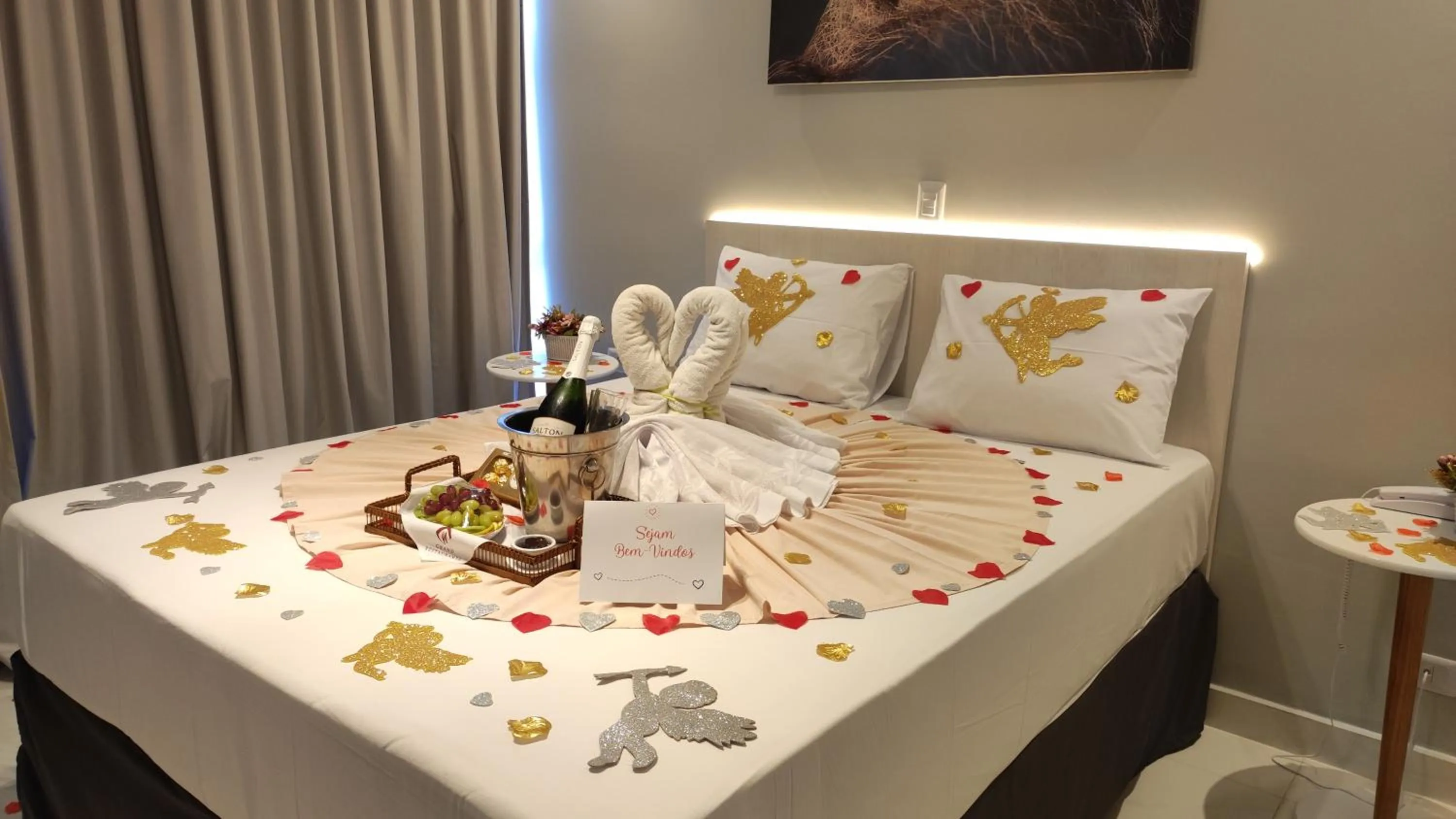 Decorative detail, Bed in Grand Hotel Guarujá - A sua Melhor Experiência Beira Mar na Praia!