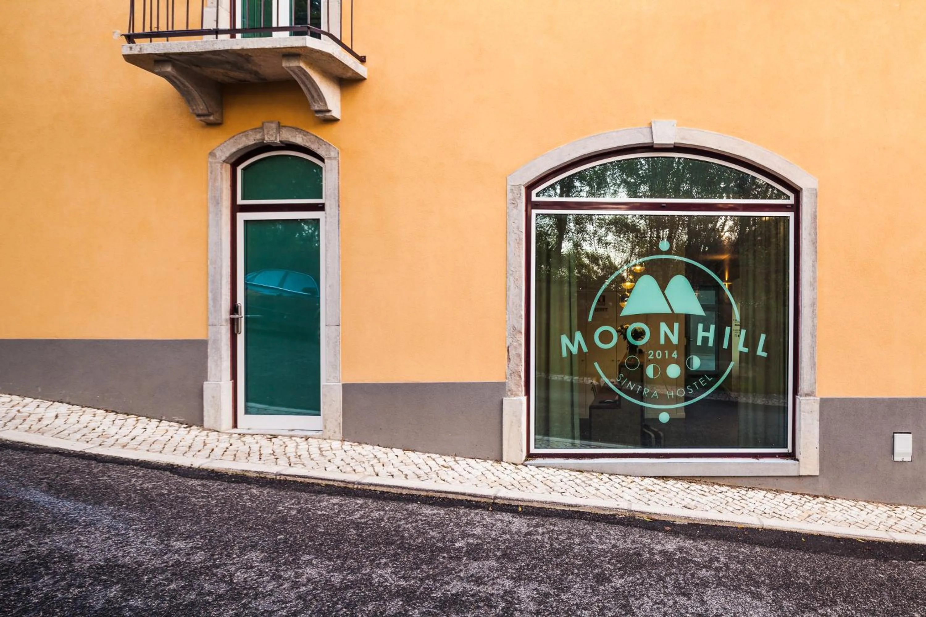 Facade/entrance in Moon Hill Hostel