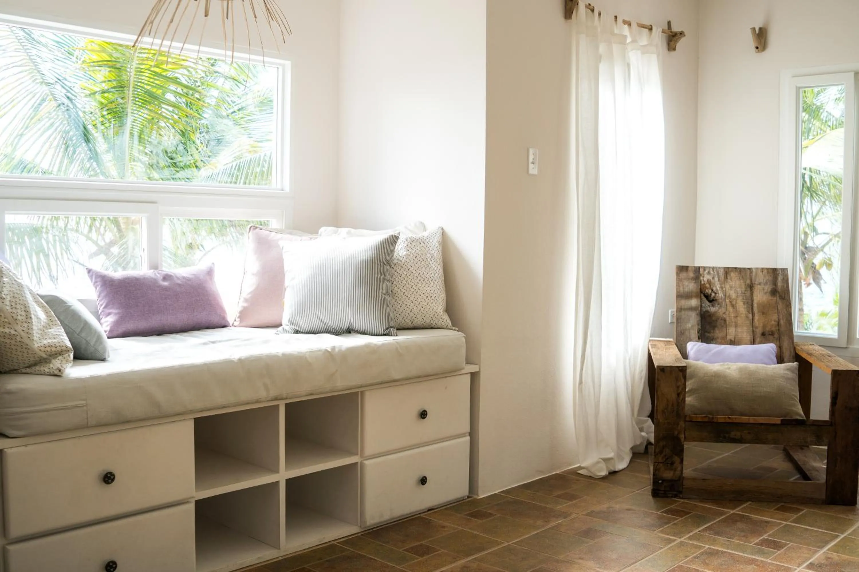 Seating area, Bed in Thatch Caye Resort a Muy'Ono Resort
