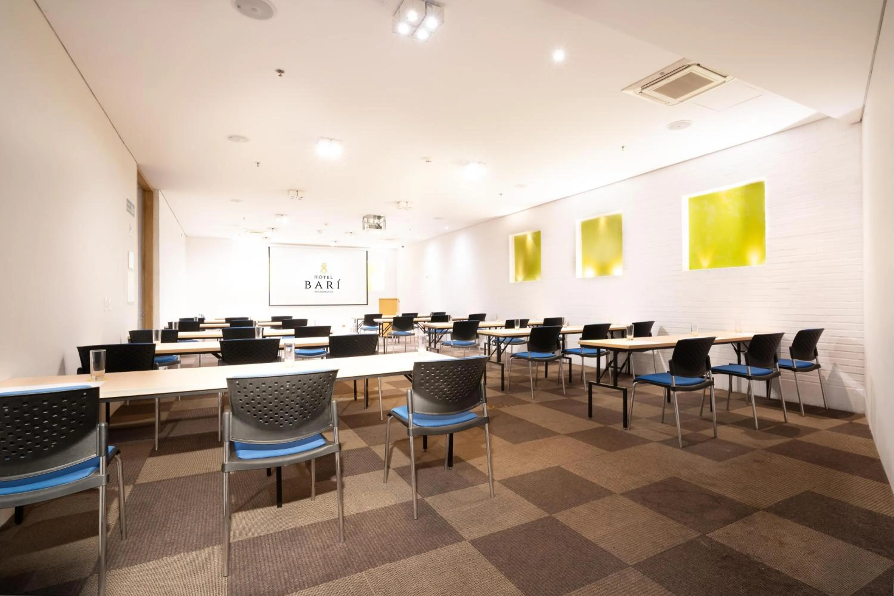 Meeting/conference room in Hotel Bari Bucaramanga By OxoHotel