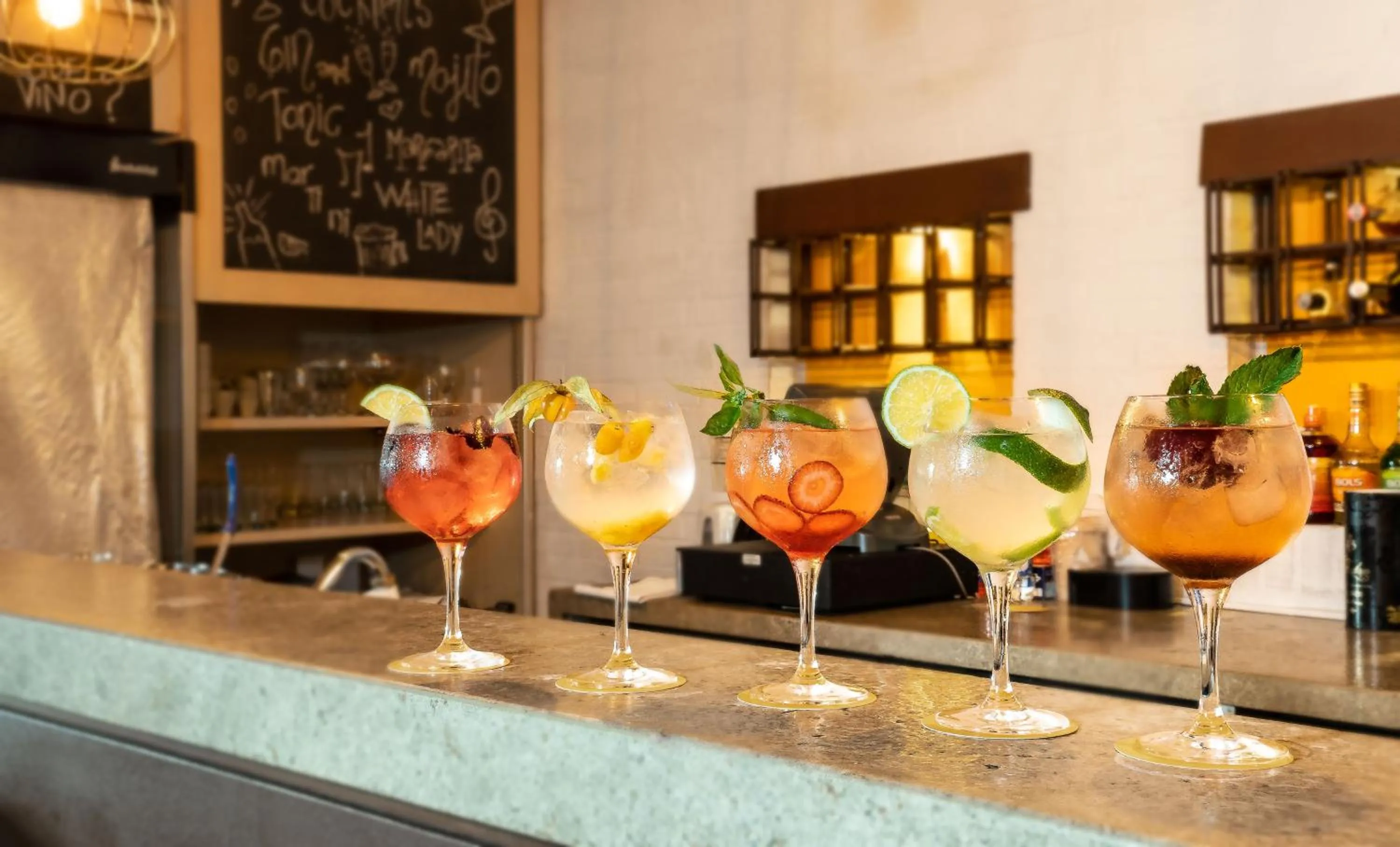 Lounge or bar in Hotel Bari Bucaramanga By OxoHotel