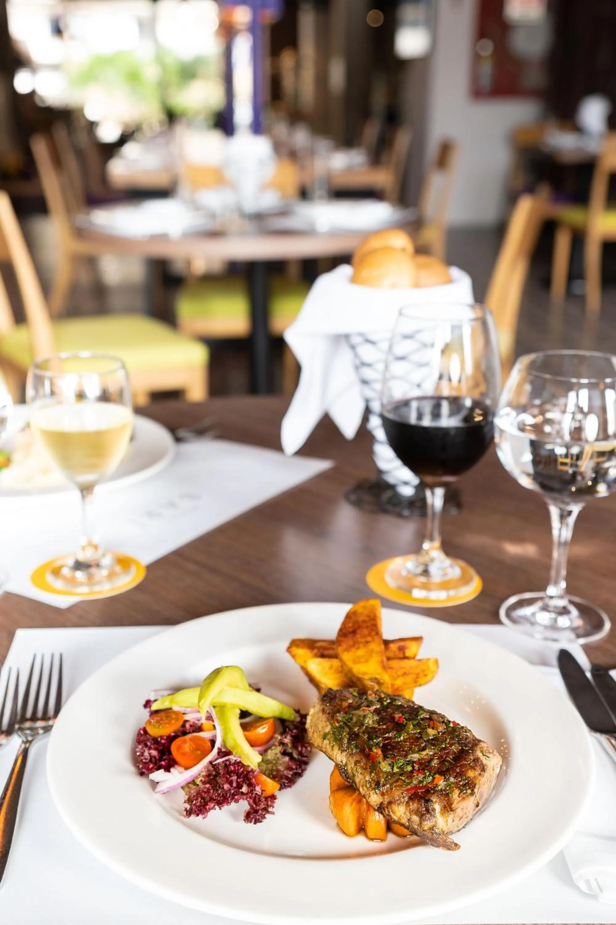 Restaurant/places to eat in Hotel Bari Bucaramanga By OxoHotel