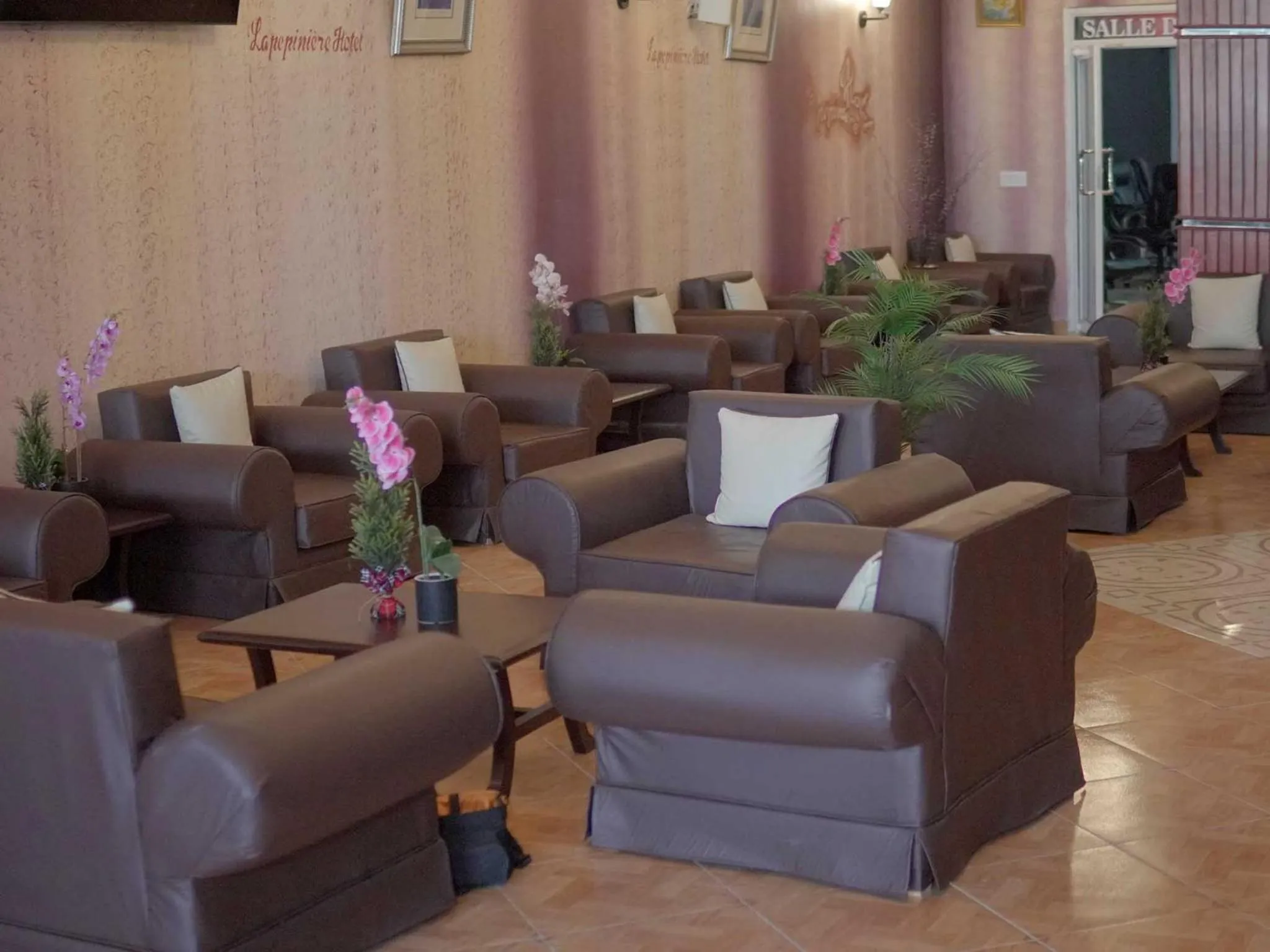 Lobby or reception in La Pepiniere Hotel