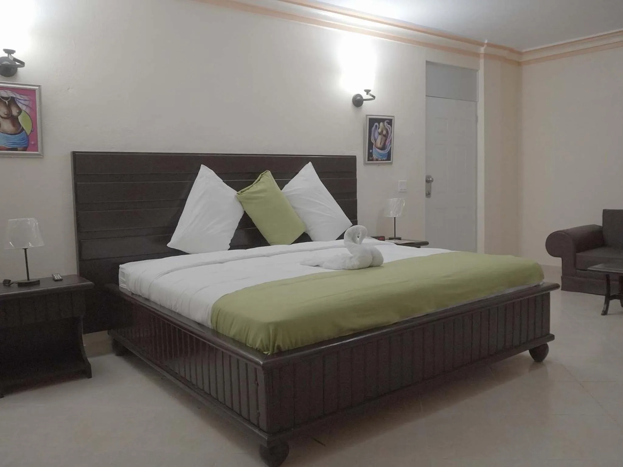 Bedroom, Bed in La Pepiniere Hotel