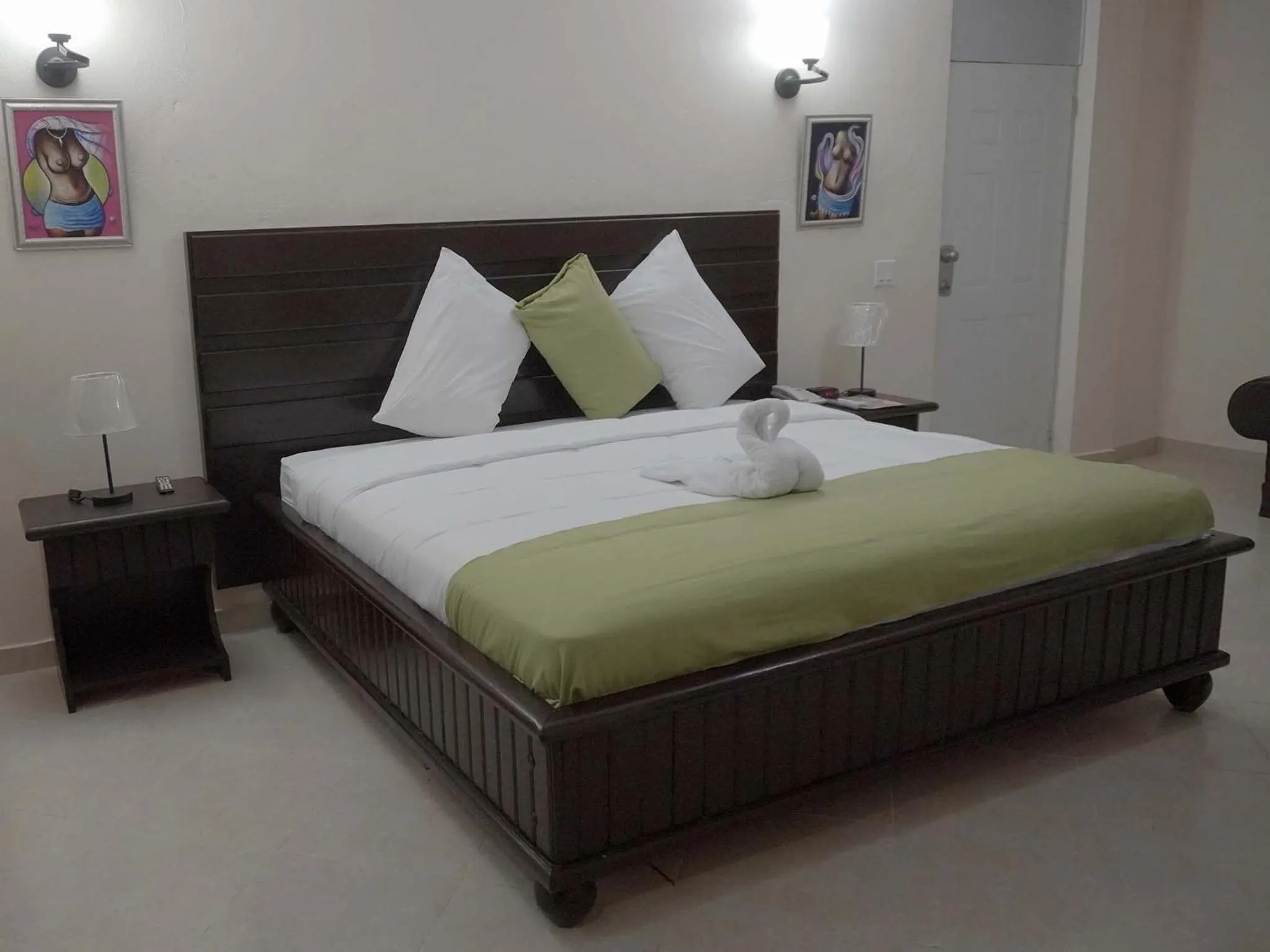 Bedroom, Bed in La Pepiniere Hotel