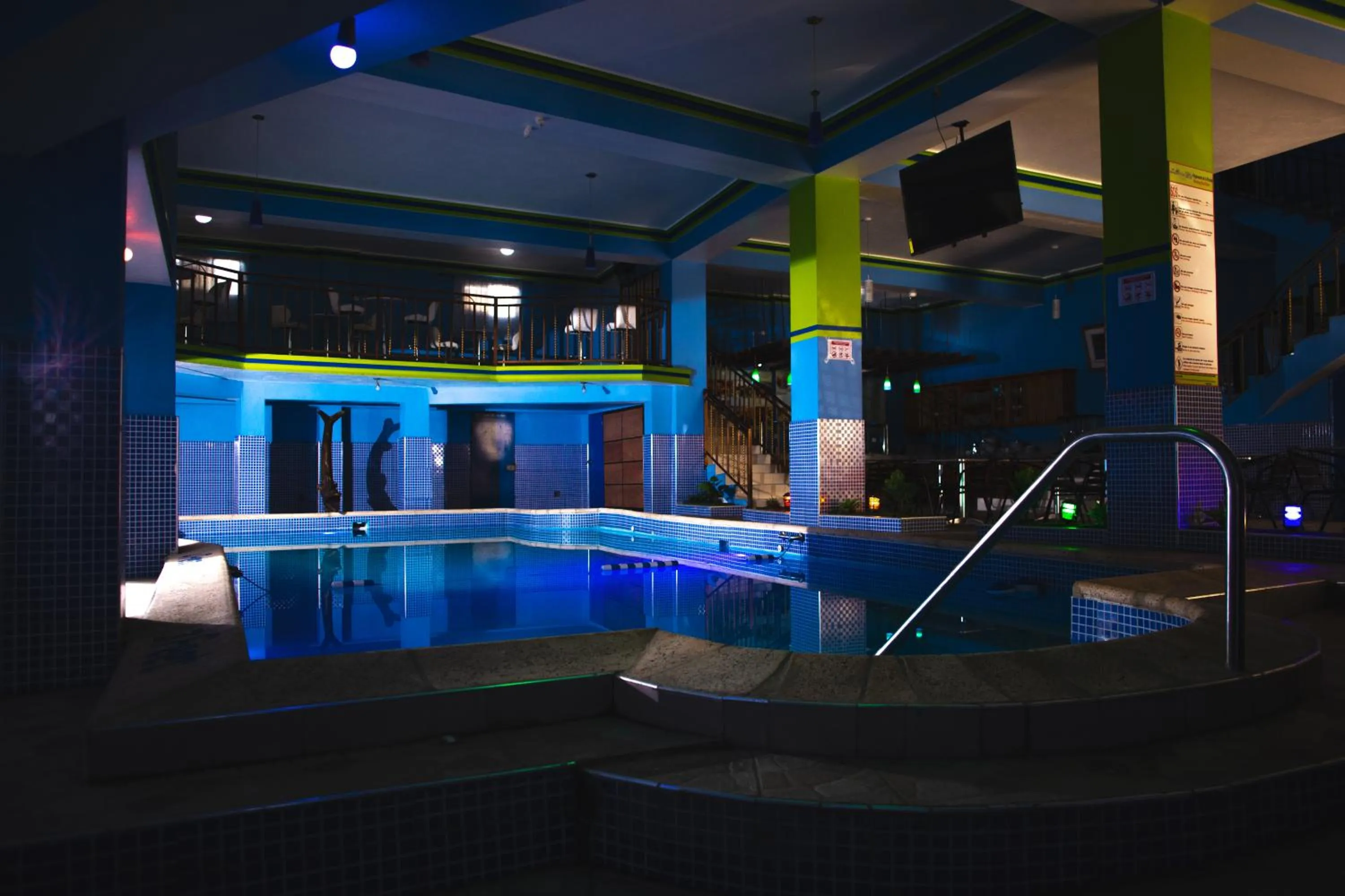 Swimming pool in La Pepiniere Hotel