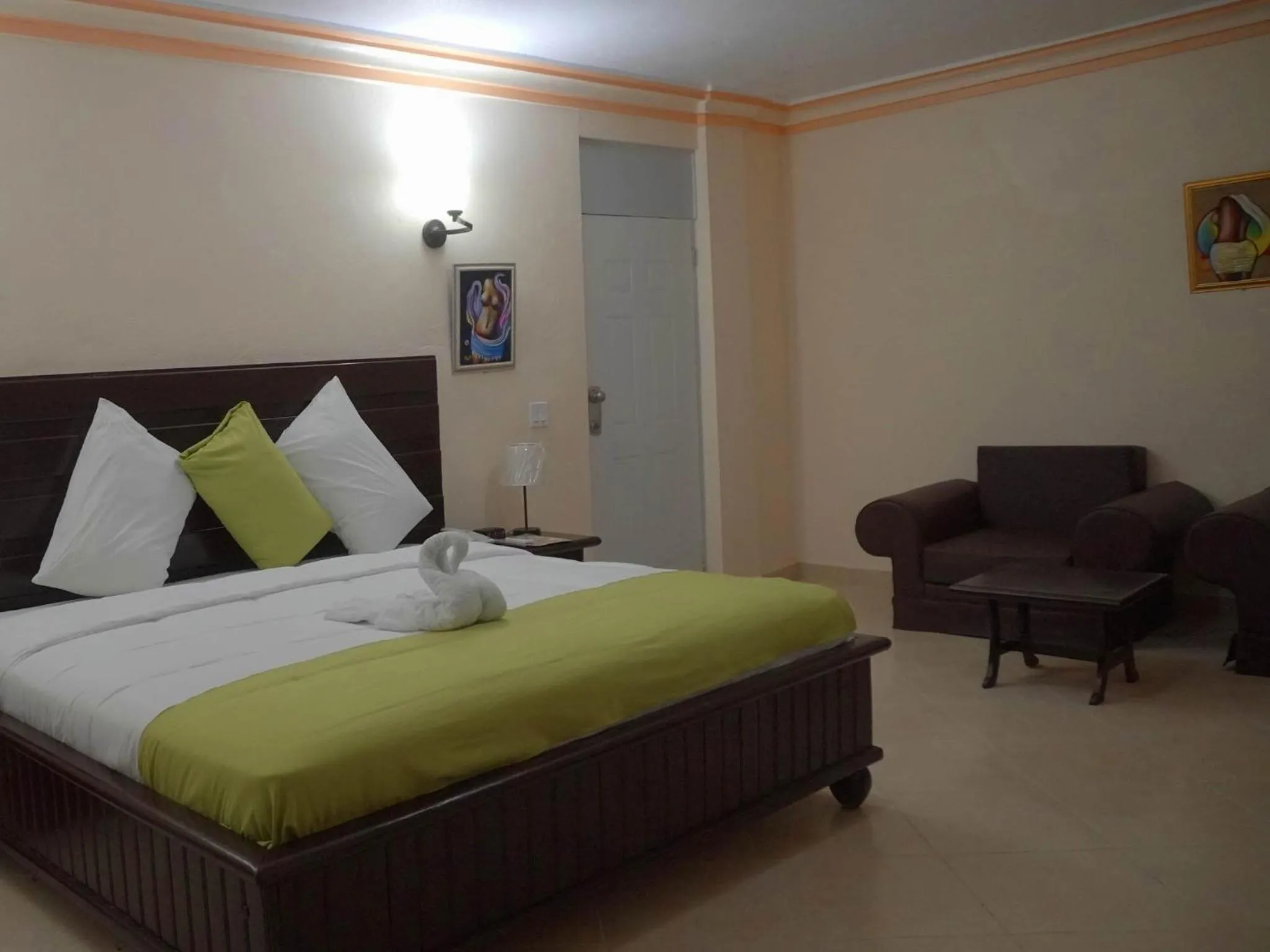 Bedroom, Bed in La Pepiniere Hotel