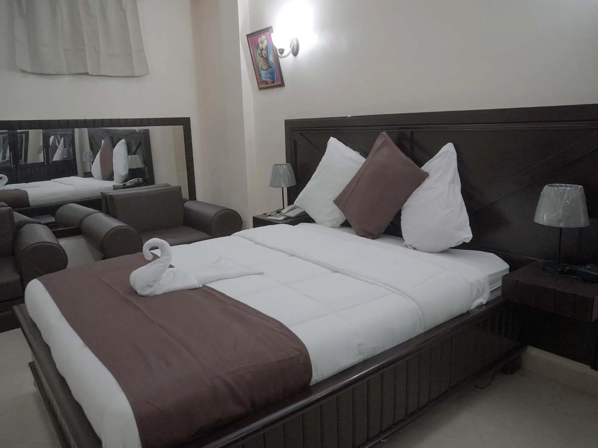 Bedroom, Bed in La Pepiniere Hotel