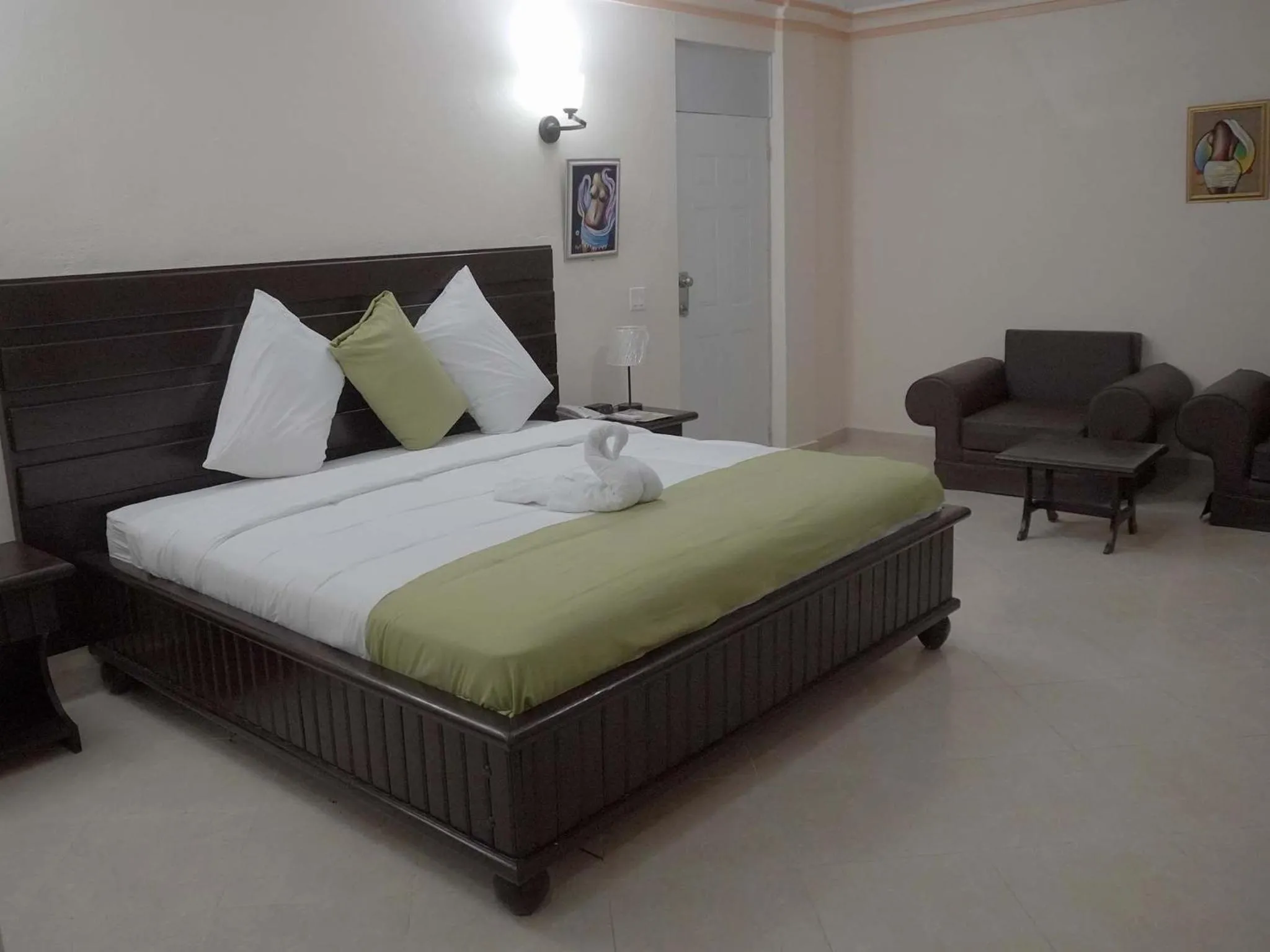 Bedroom, Bed in La Pepiniere Hotel