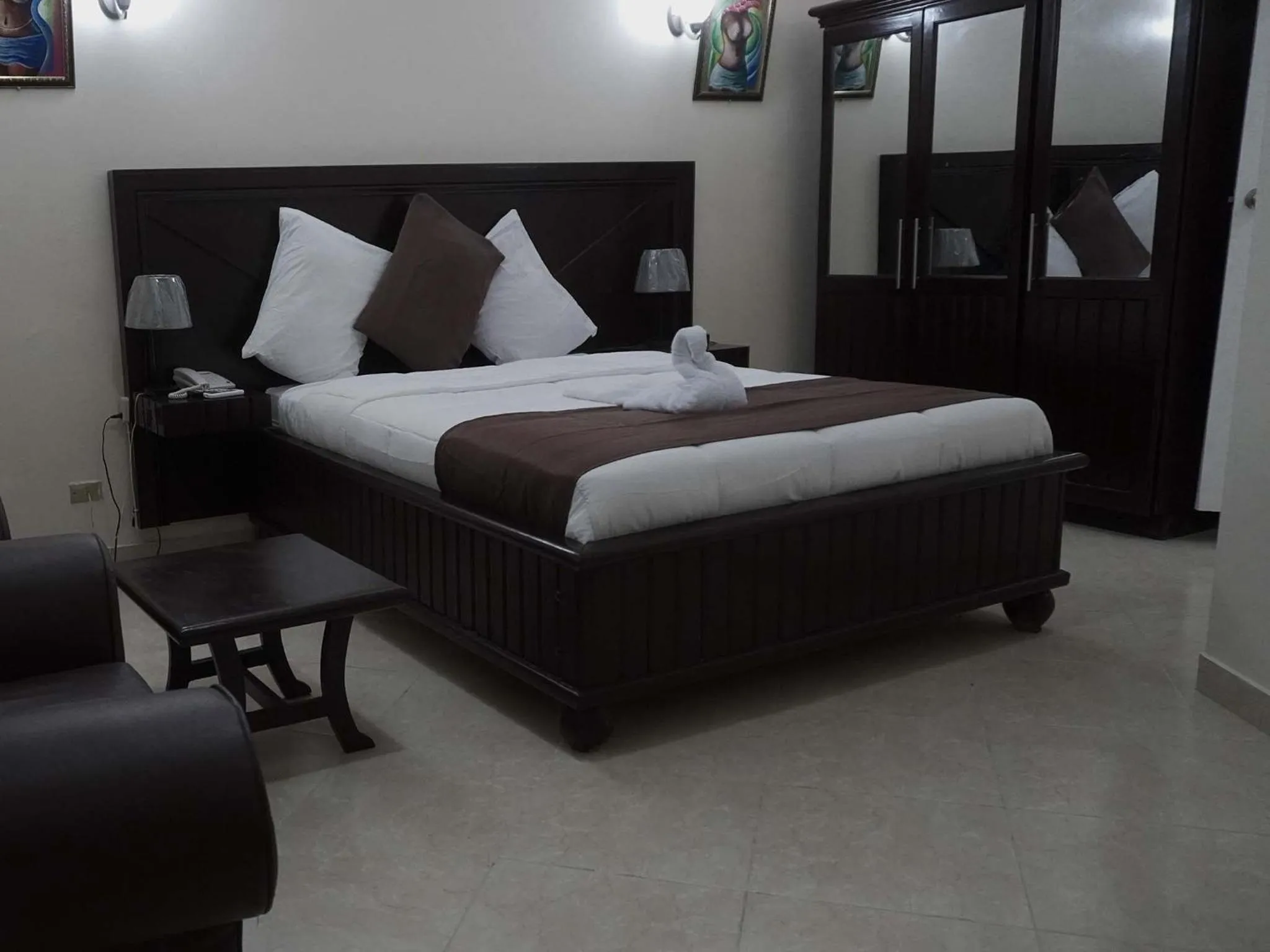 Bedroom, Bed in La Pepiniere Hotel