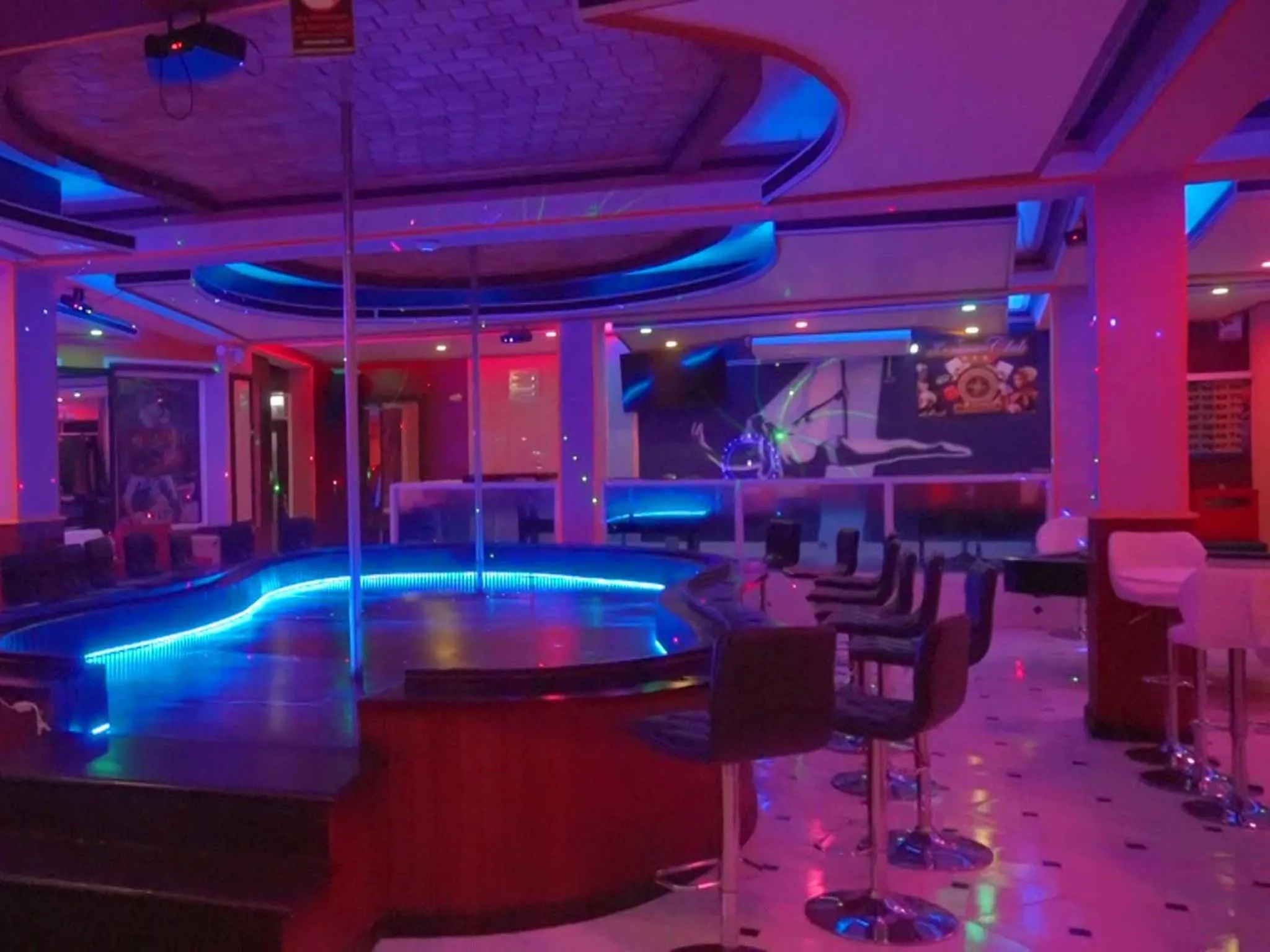 Nightclub / DJ in La Pepiniere Hotel