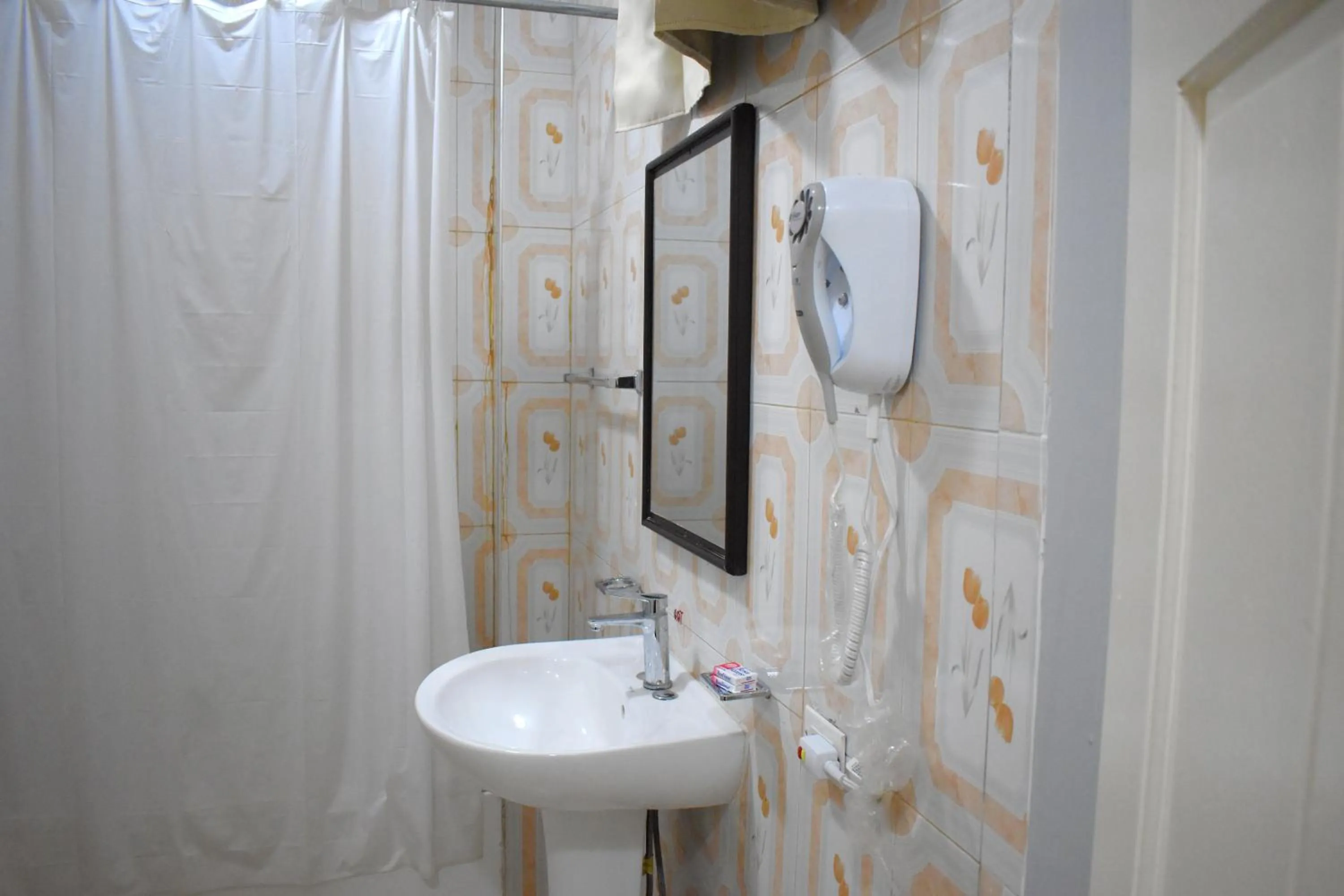 Toilet in La Pepiniere Hotel