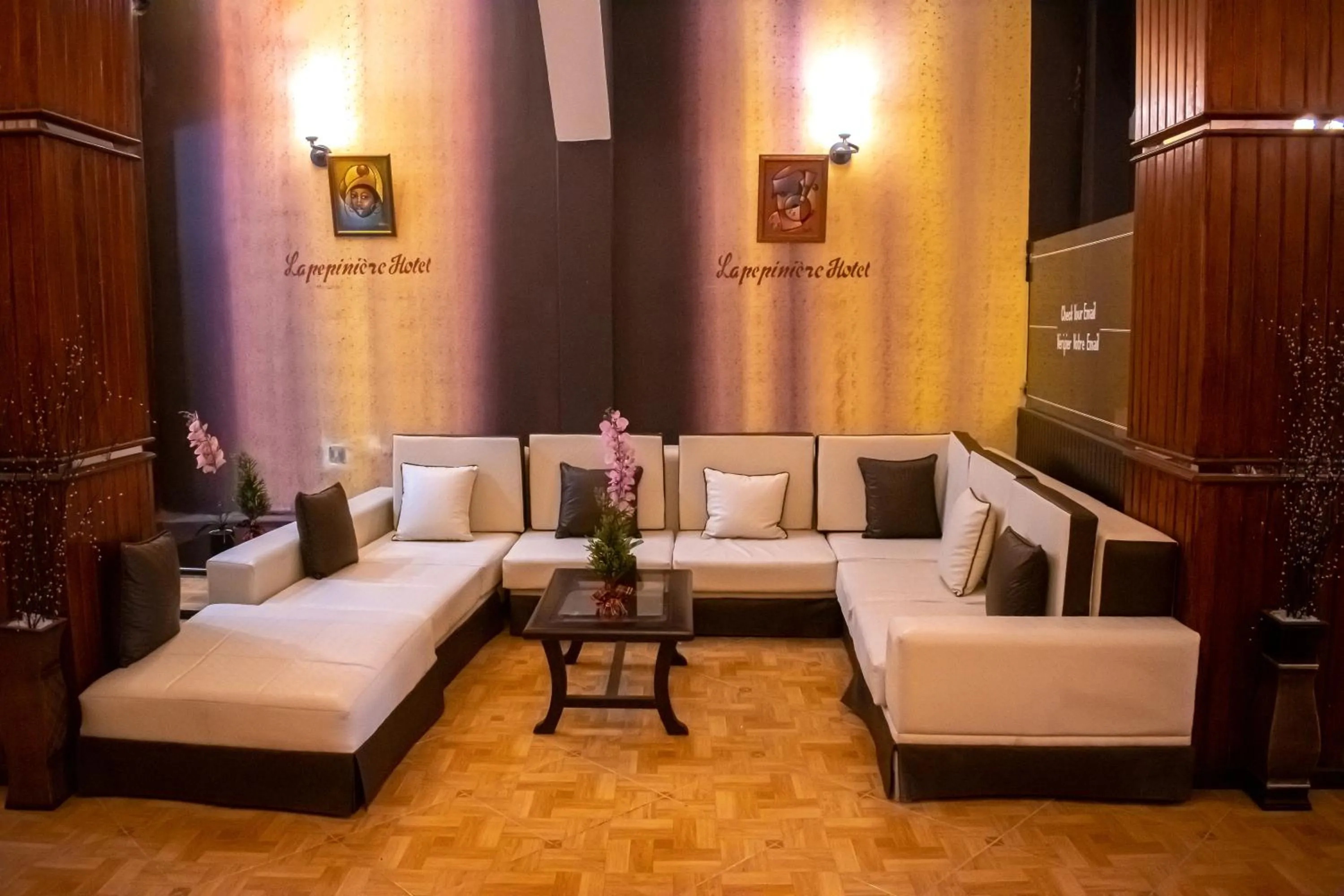 Living room in La Pepiniere Hotel