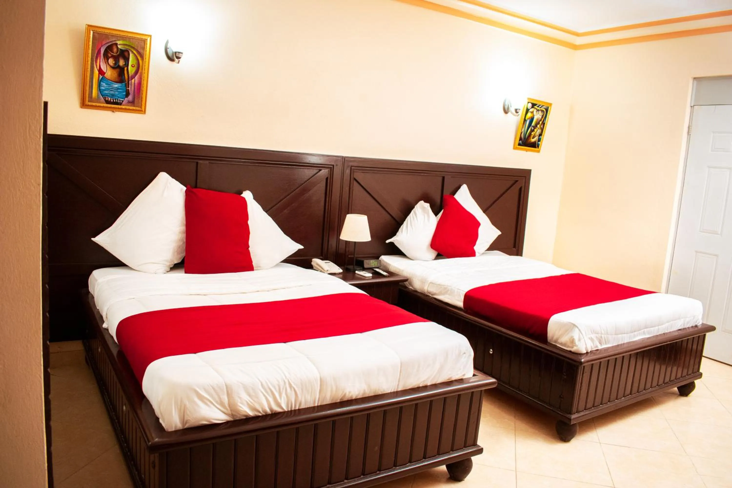 Bedroom, Bed in La Pepiniere Hotel