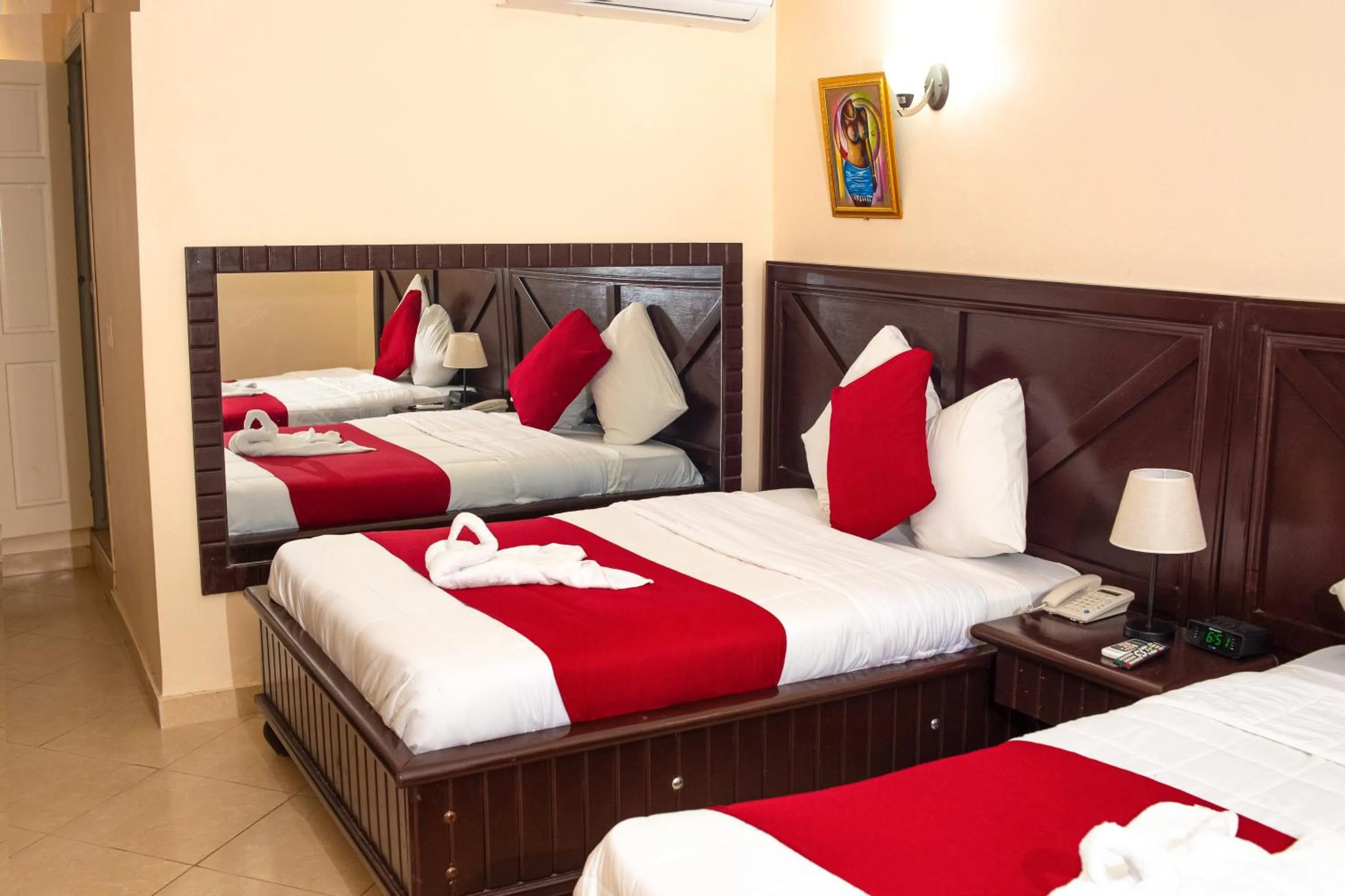 Bedroom, Bed in La Pepiniere Hotel