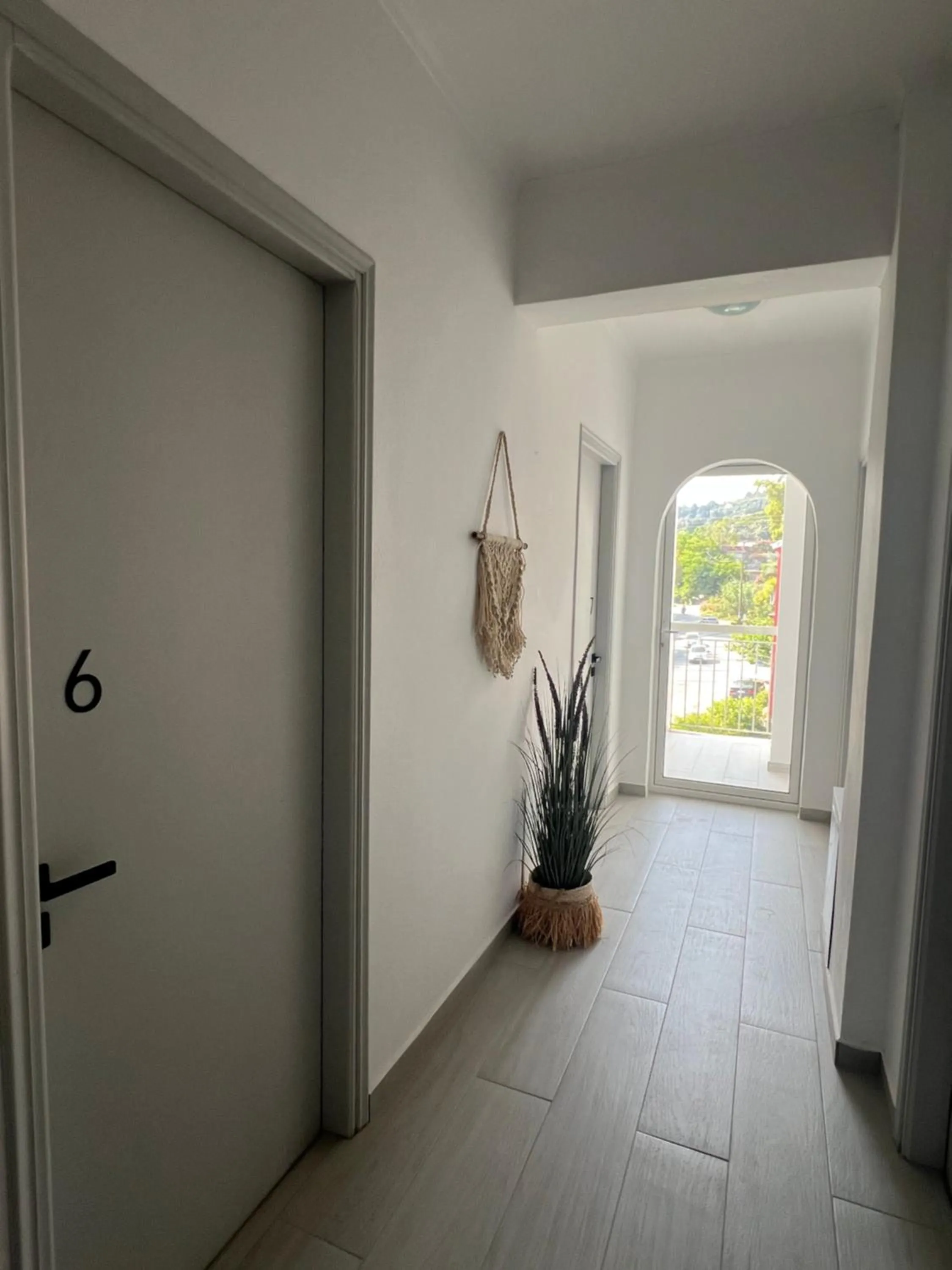 Sunshine Apartments and Rooms