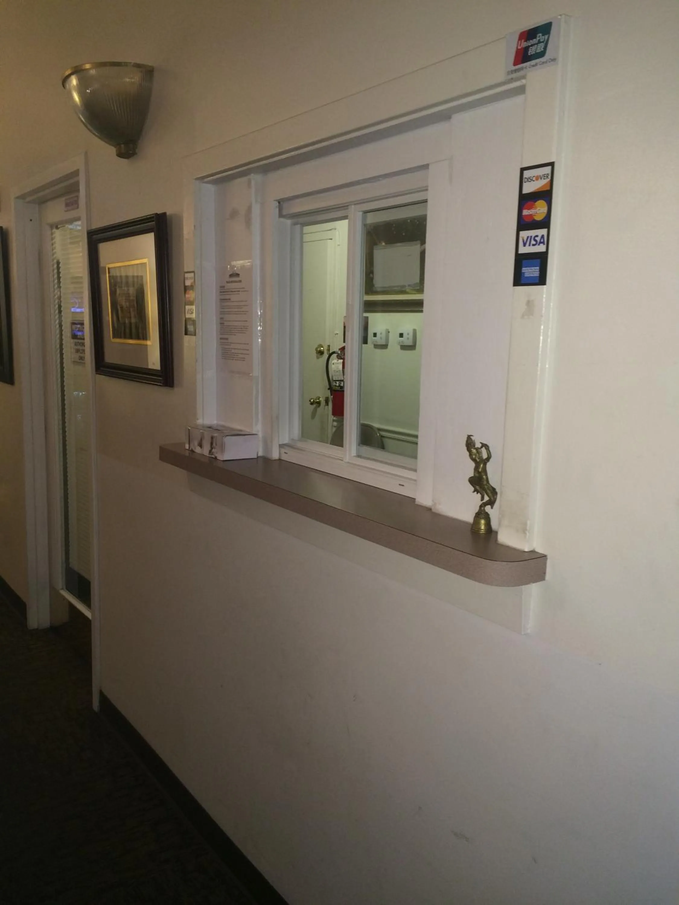 Lobby or reception in DC International Hostel 1