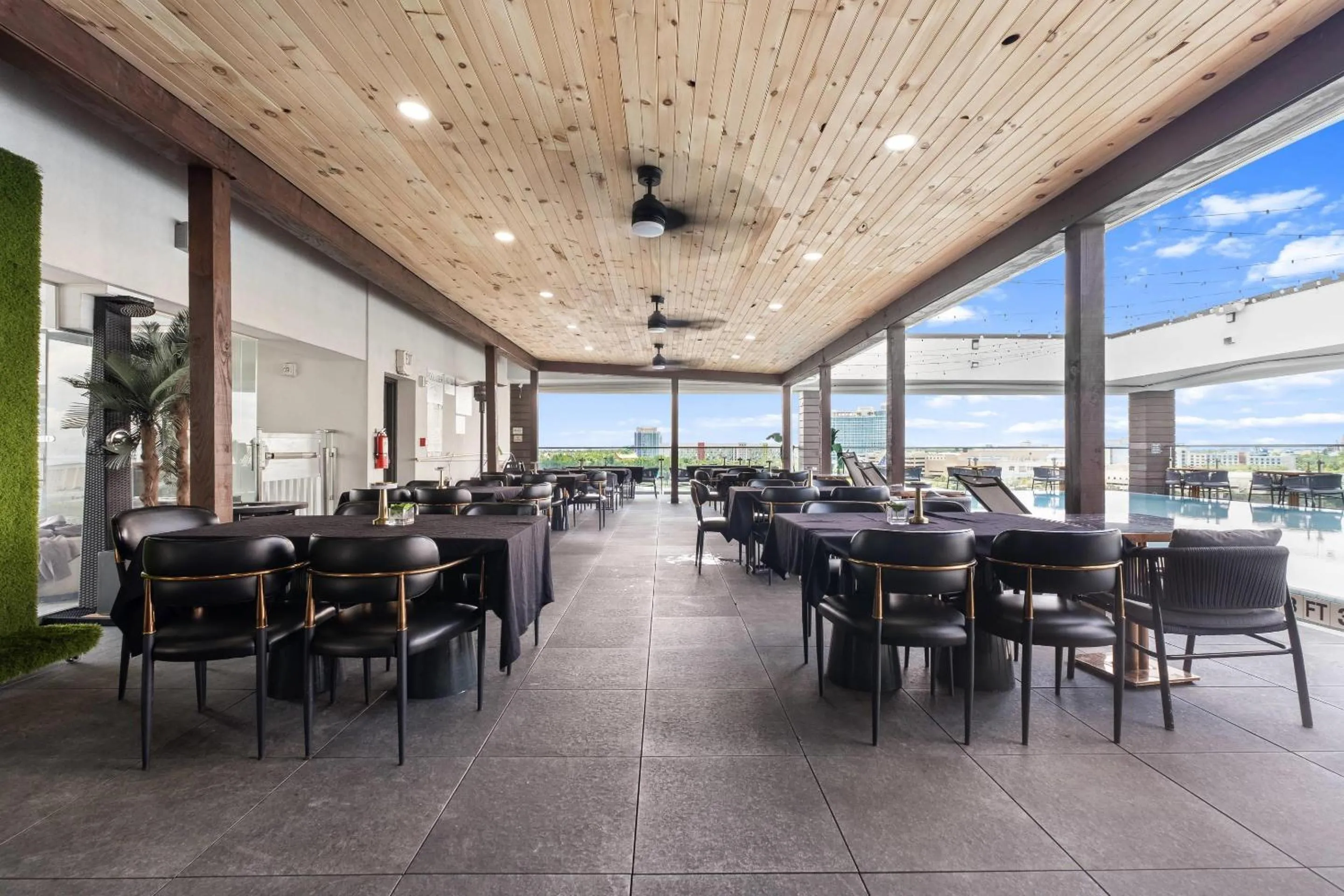 Restaurant/places to eat in Cambria Hotel Orlando near Universal Theme Parks