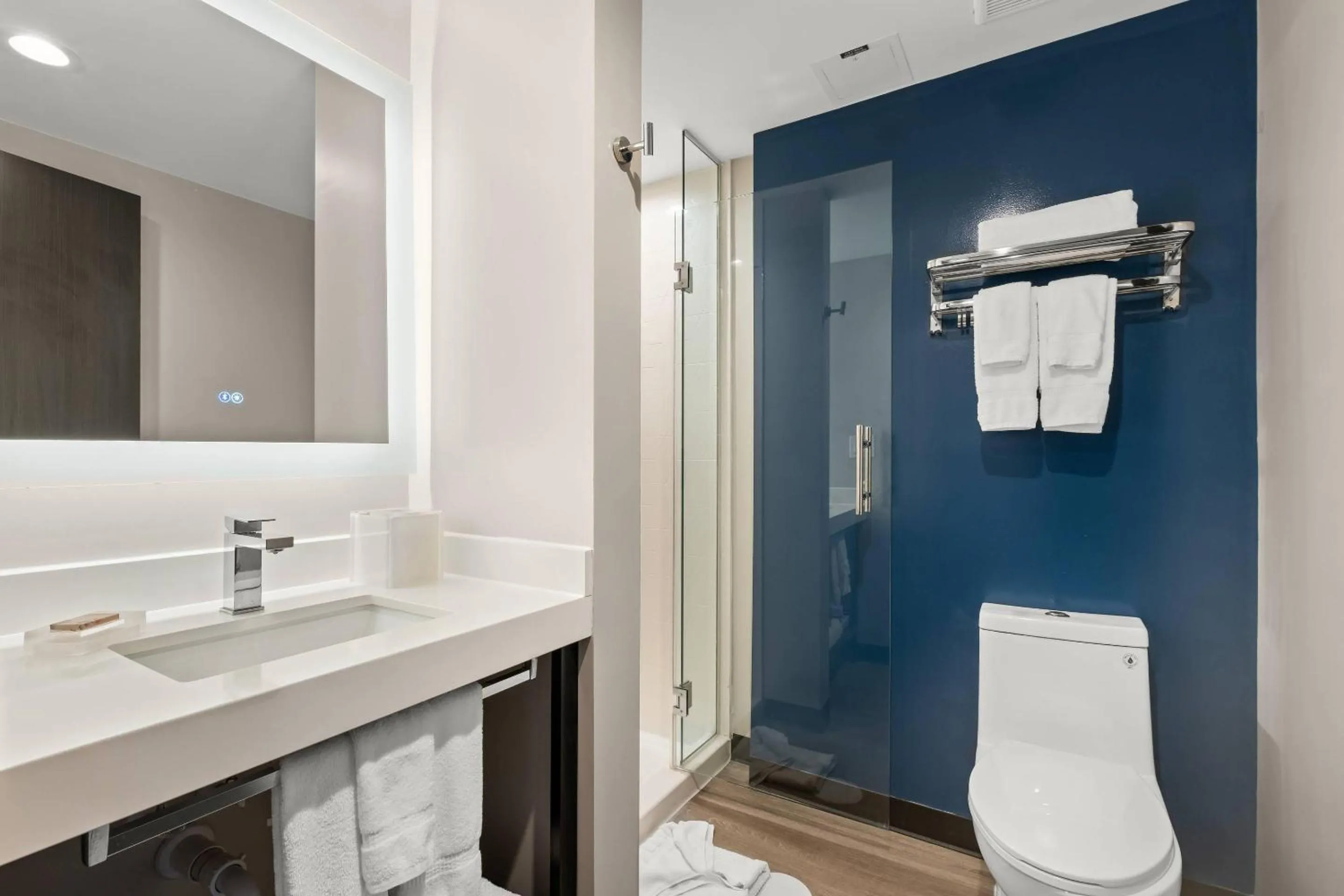 Bedroom in Cambria Hotel Orlando near Universal Theme Parks